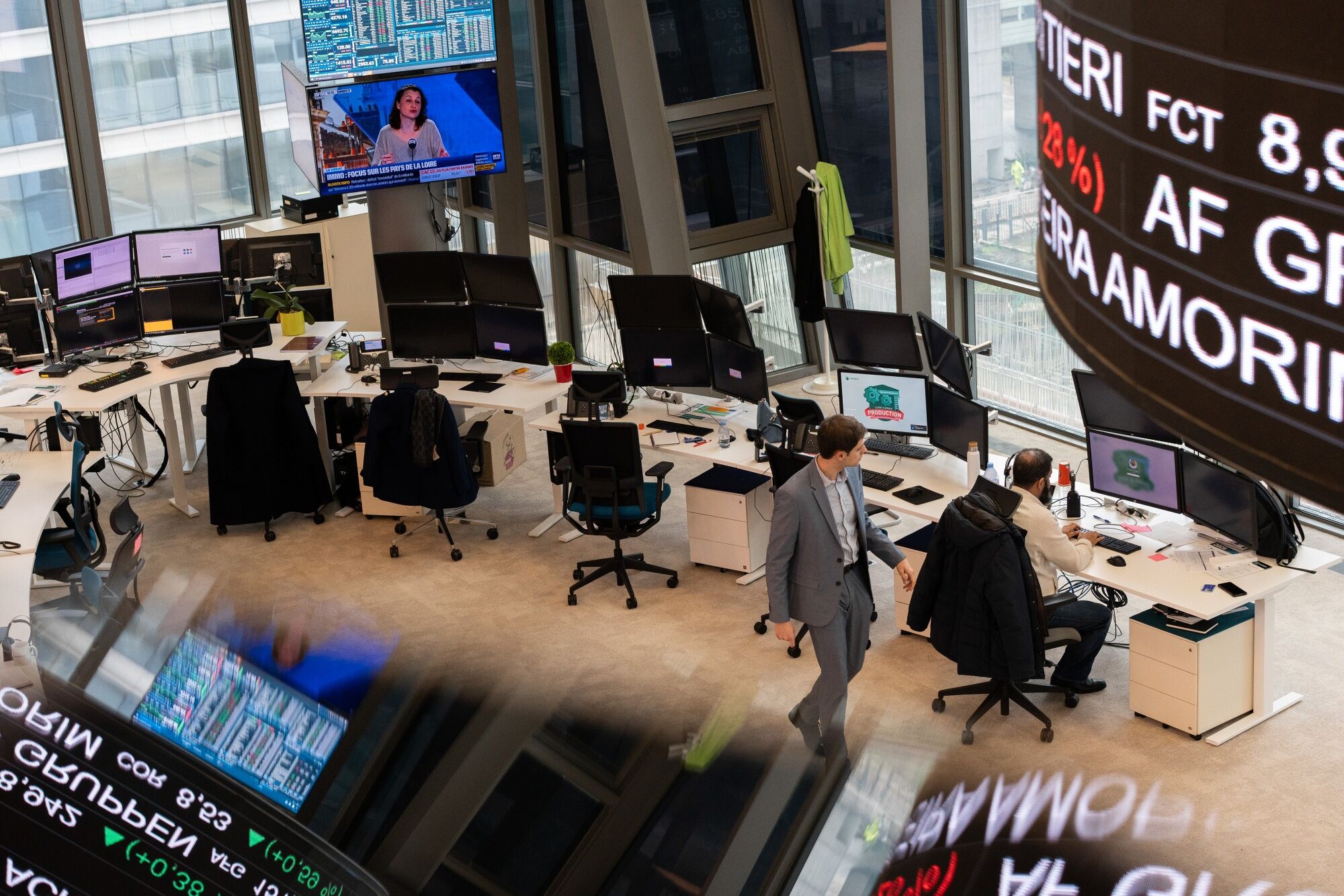 Acciones globales suben y el petróleo cae por debajo de los US$100 por optimismo sobre Irán