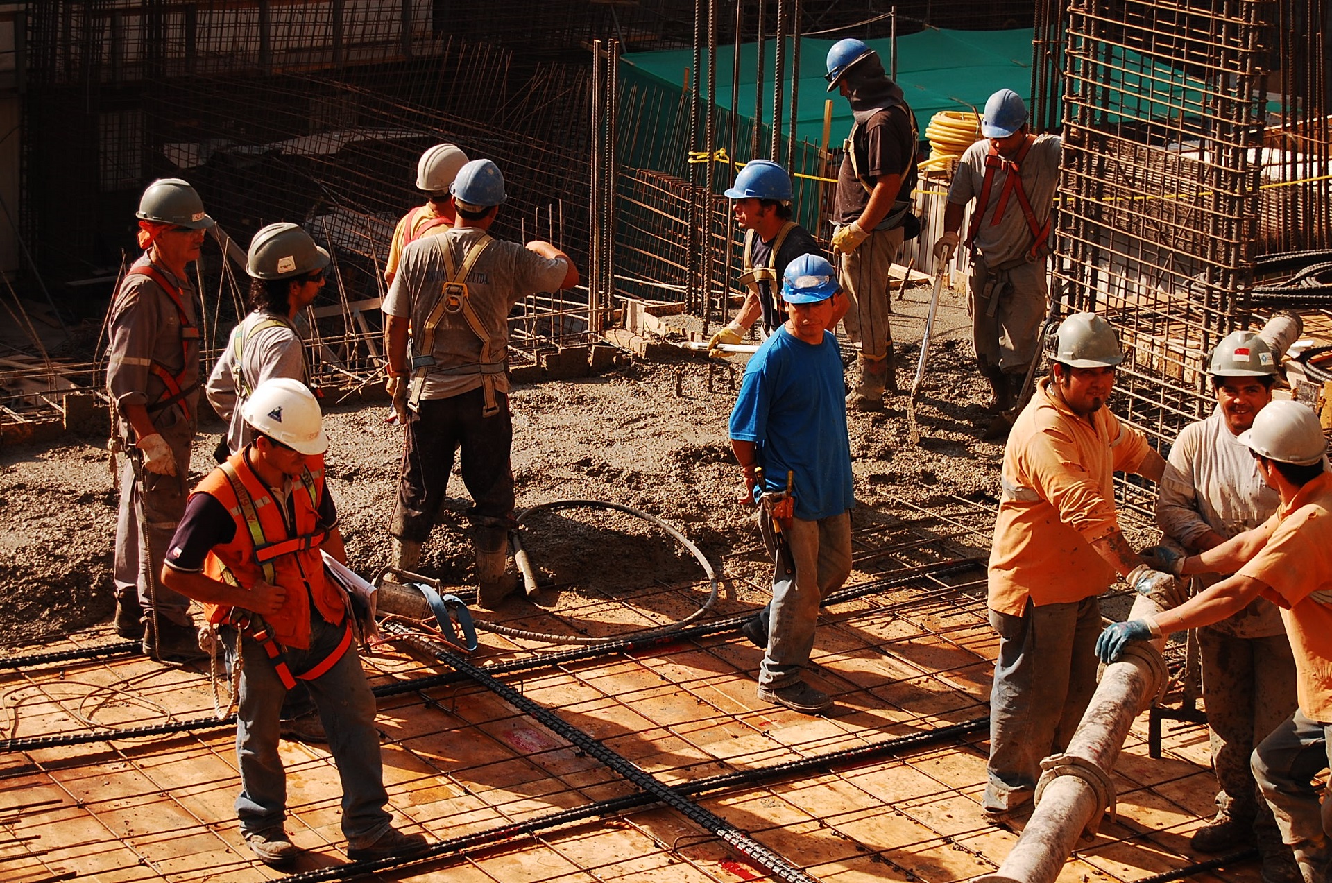 Construcción en Argentina: indicador clave del sector cae en abril y revierte mejora de marzo