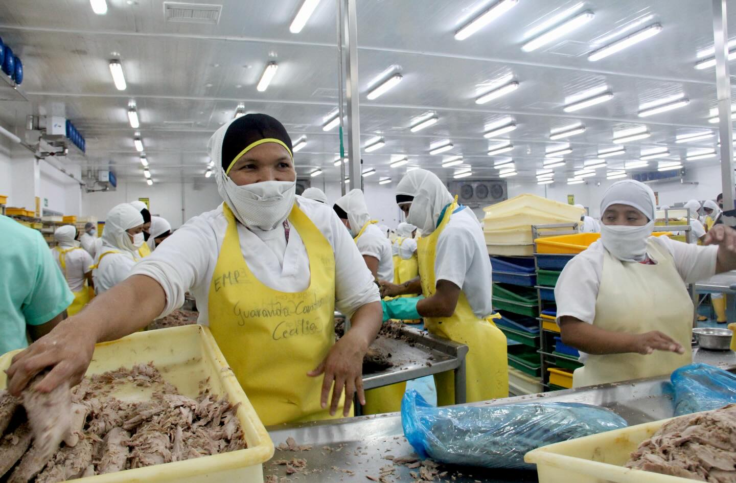 Ecuador permite redistribuir la jornada laboral de 40 horas: así funciona la nueva norma