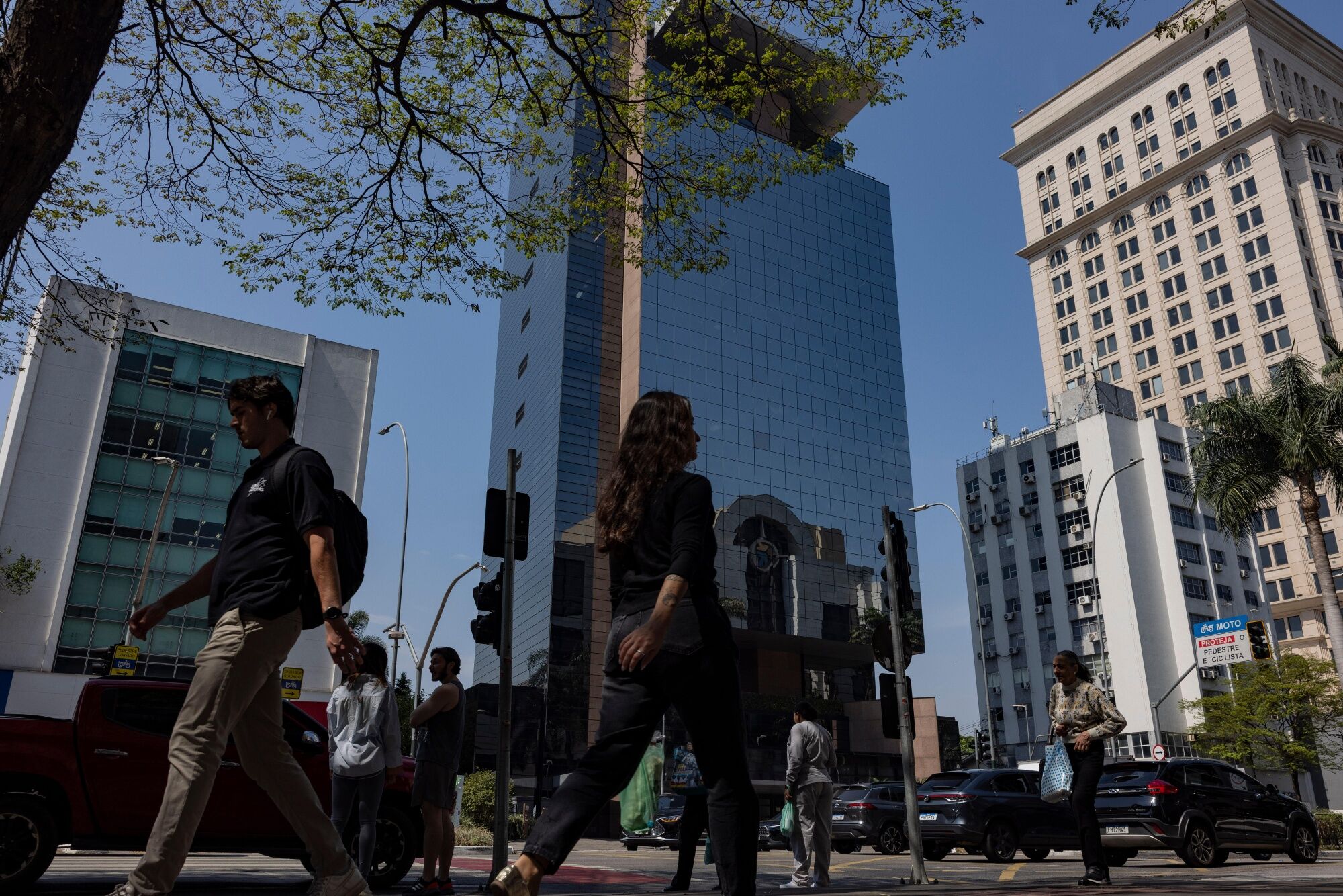 Commerzbank vê viés favorável no real frente ao peso mexicano. Mas há riscos fiscais