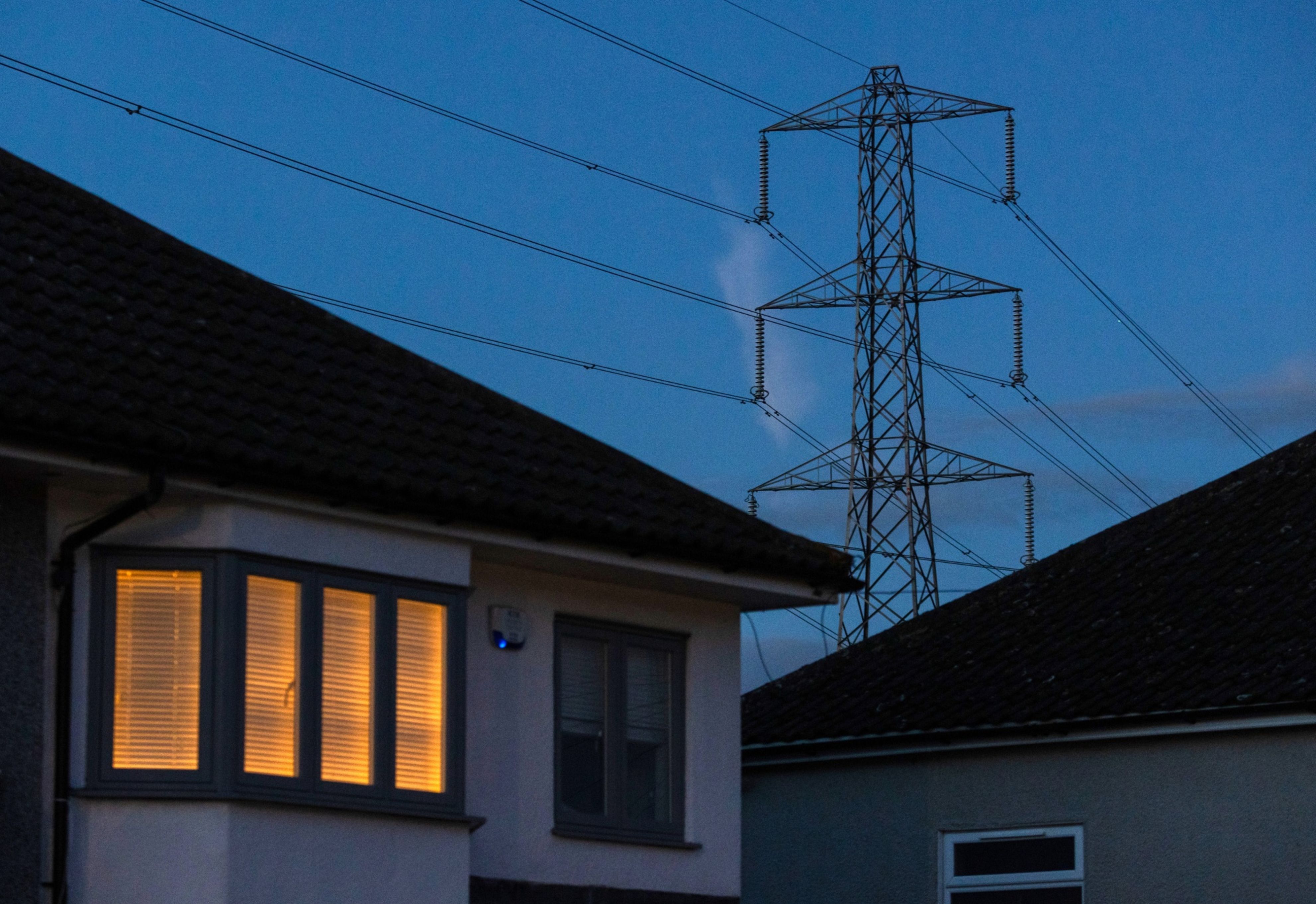 Índice de inflación energética se dispara en América Latina por shock petrolero de 2026