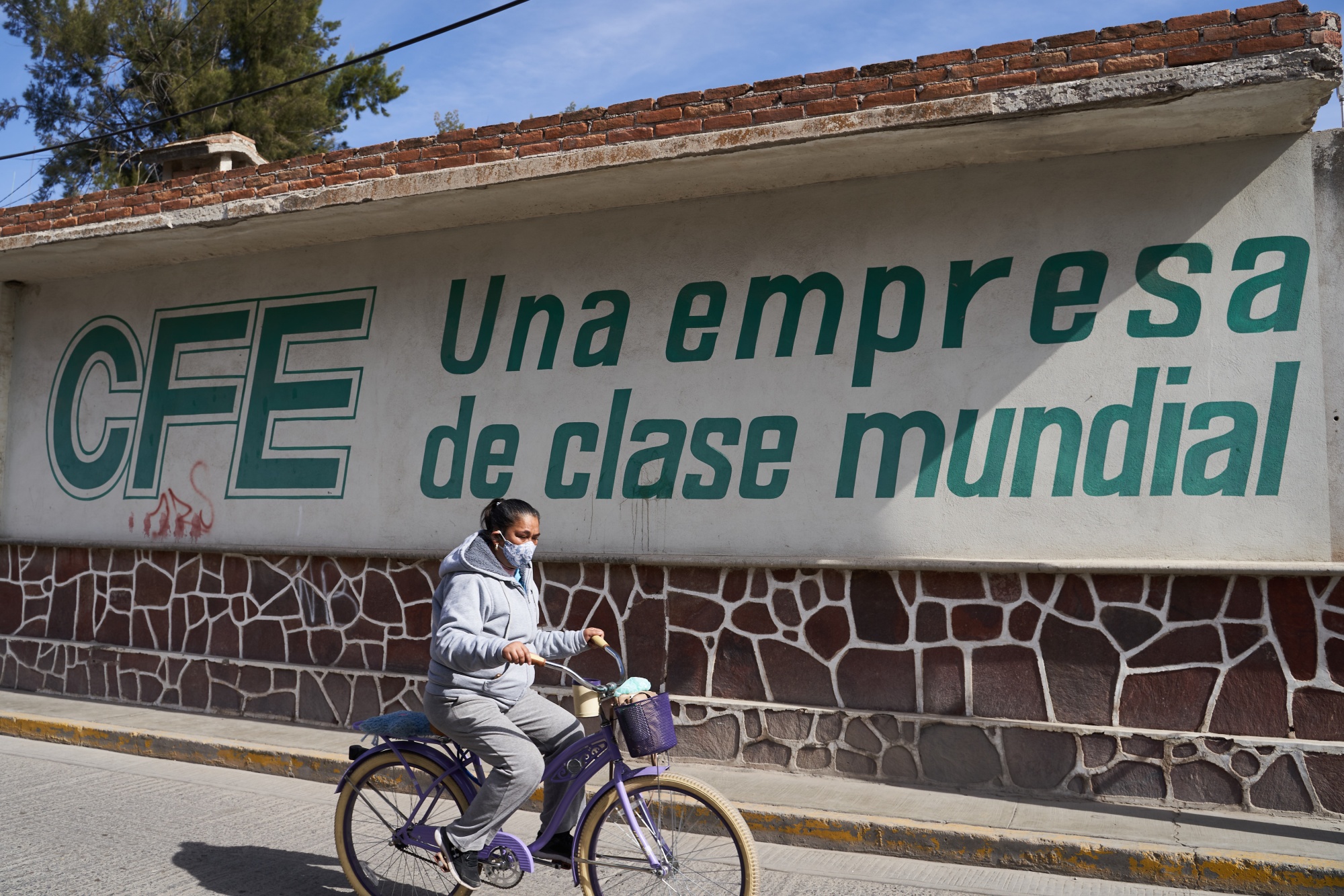 Ganancias de CFE se desploman por el dólar débil Ganancias de CFE se desploman por el dólar débil