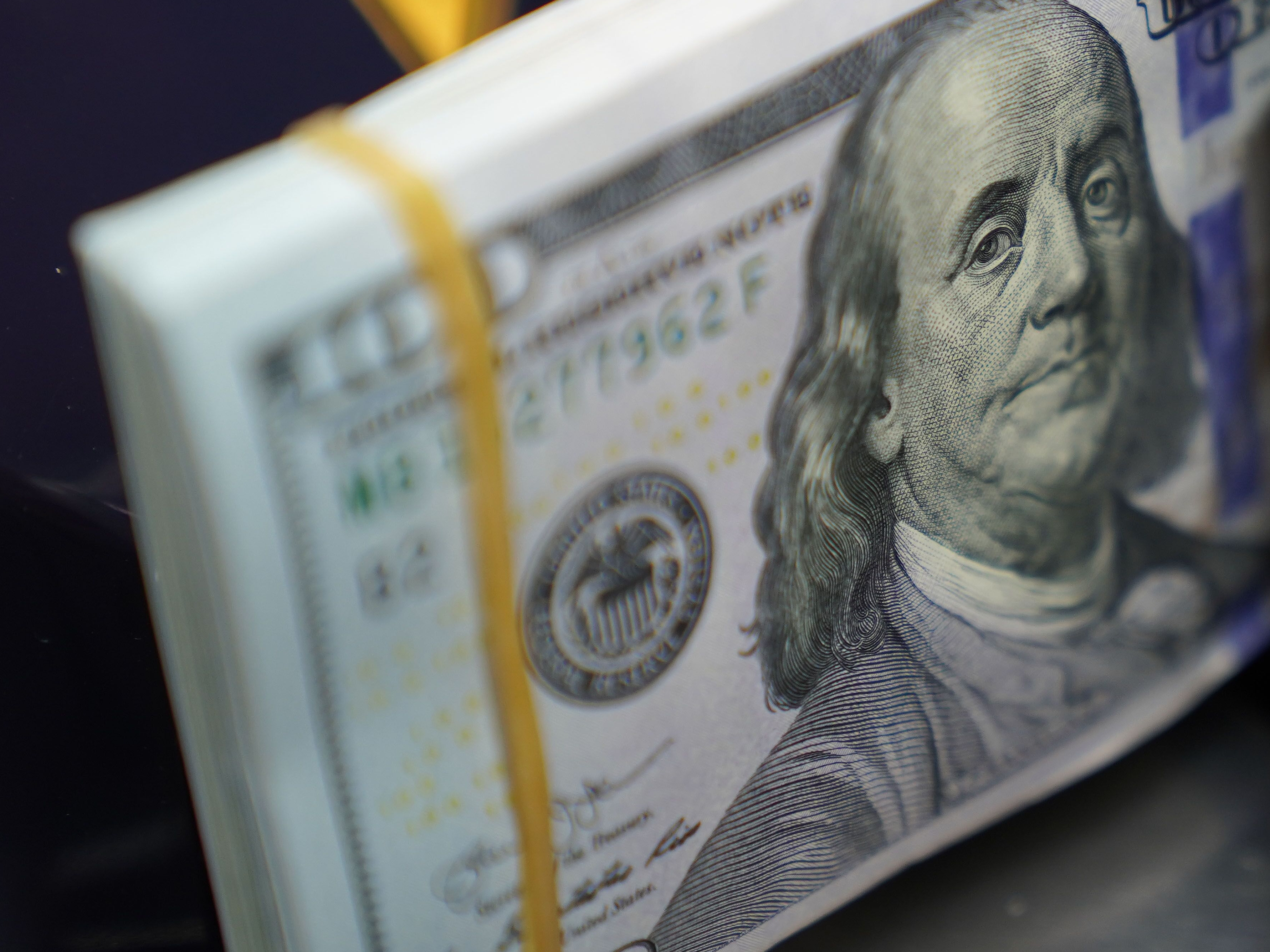 Dólar fecha a R$ 4,92 e Bolsa é melhor investimento de novembro