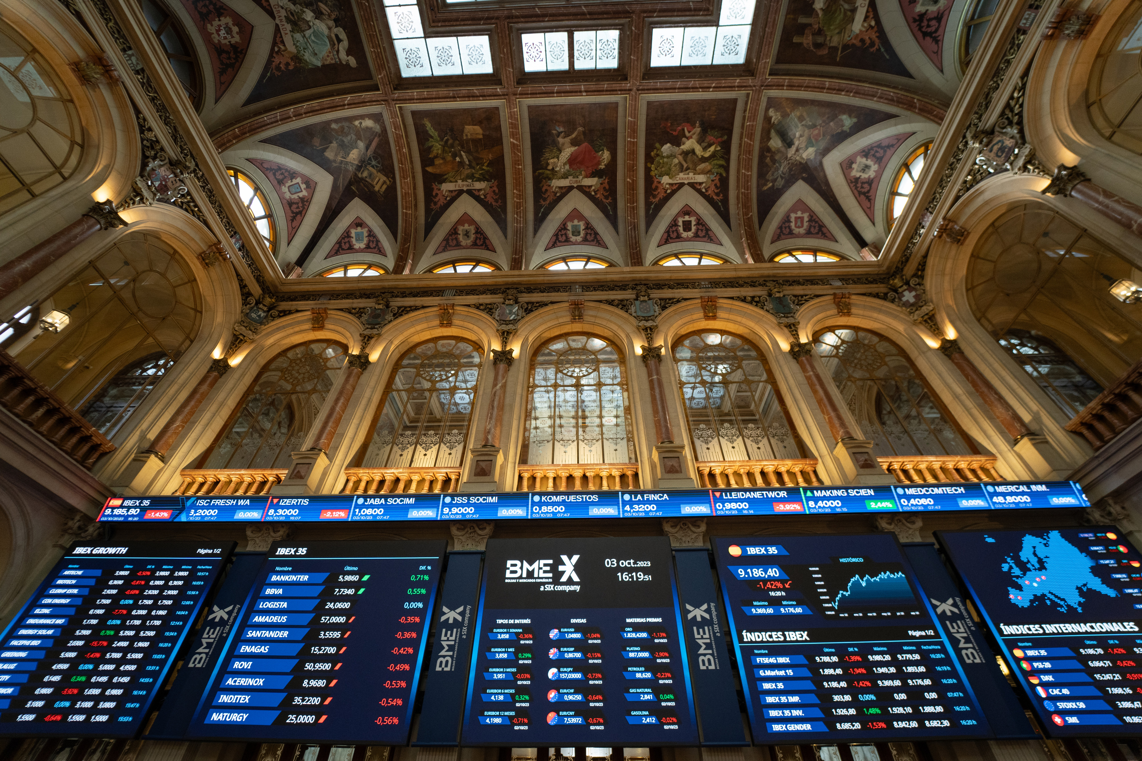 El Ibex 35 subió hoy, 26 de enero, con el impulso de la banca y se acerca a 17.700 puntos El Ibex 35 subió hoy, 26 de enero, con el impulso de la banca y se acerca a 17.700 puntos