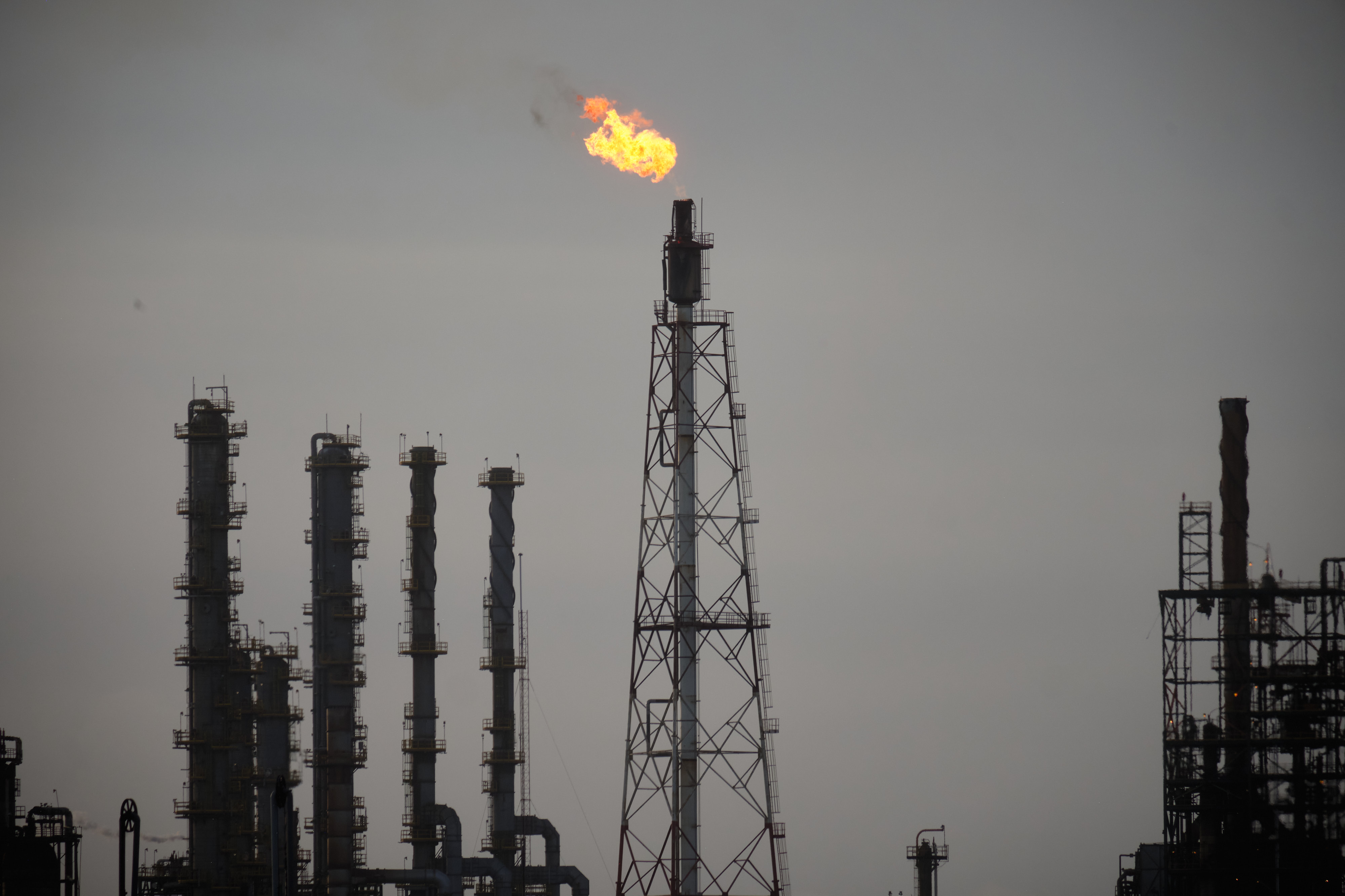 Sheinbaum busca negociación diplomática con Trump tras amenaza de aranceles por envíos petroleros a Cuba