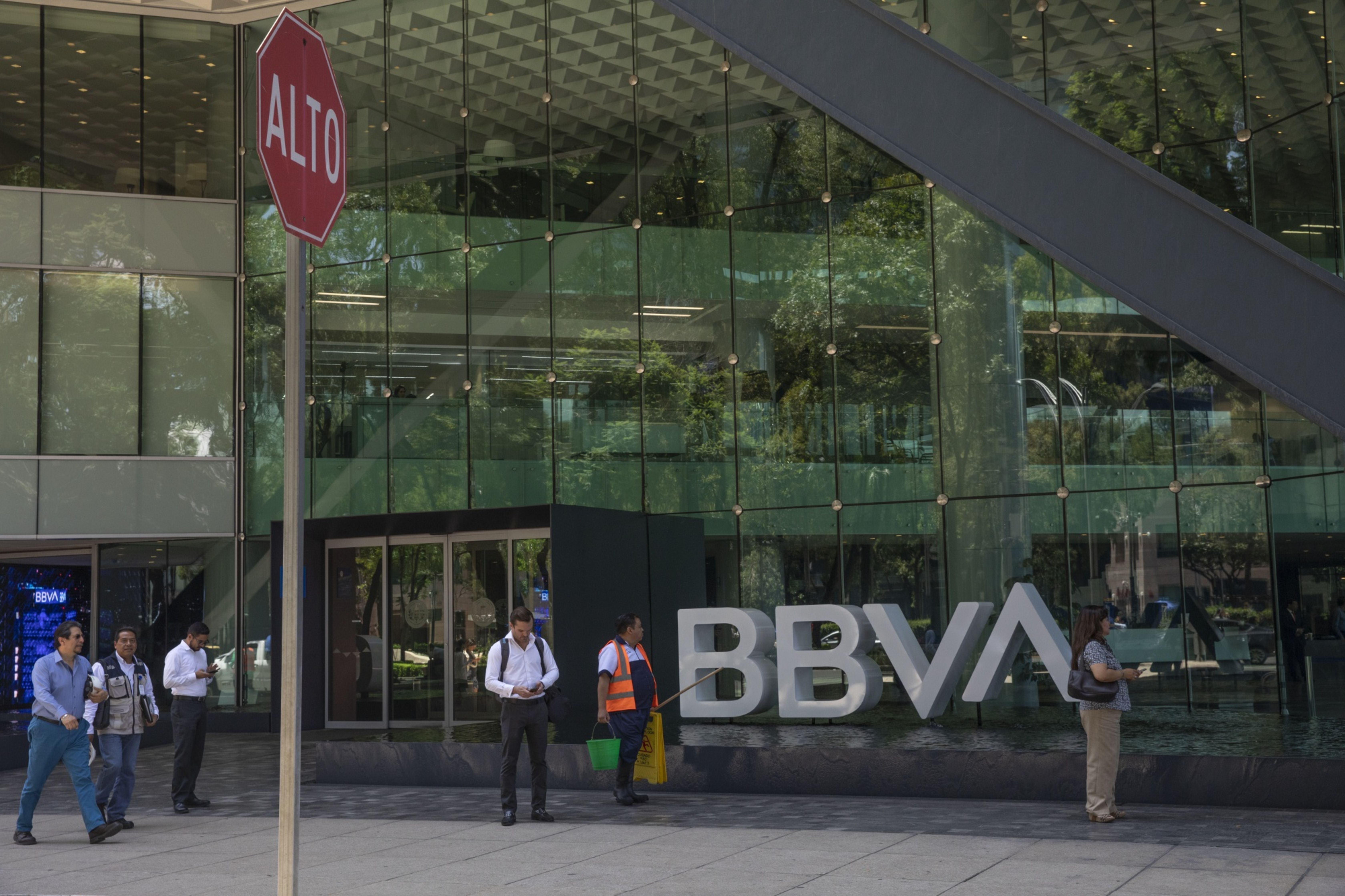 BBVA, Santander, BanCoppel y otros bancos en México cierran sucursales tras operativo contra ‘El Mencho’ BBVA, Santander, BanCoppel y otros bancos en México cierran sucursales tras operativo contra ‘El Mencho’