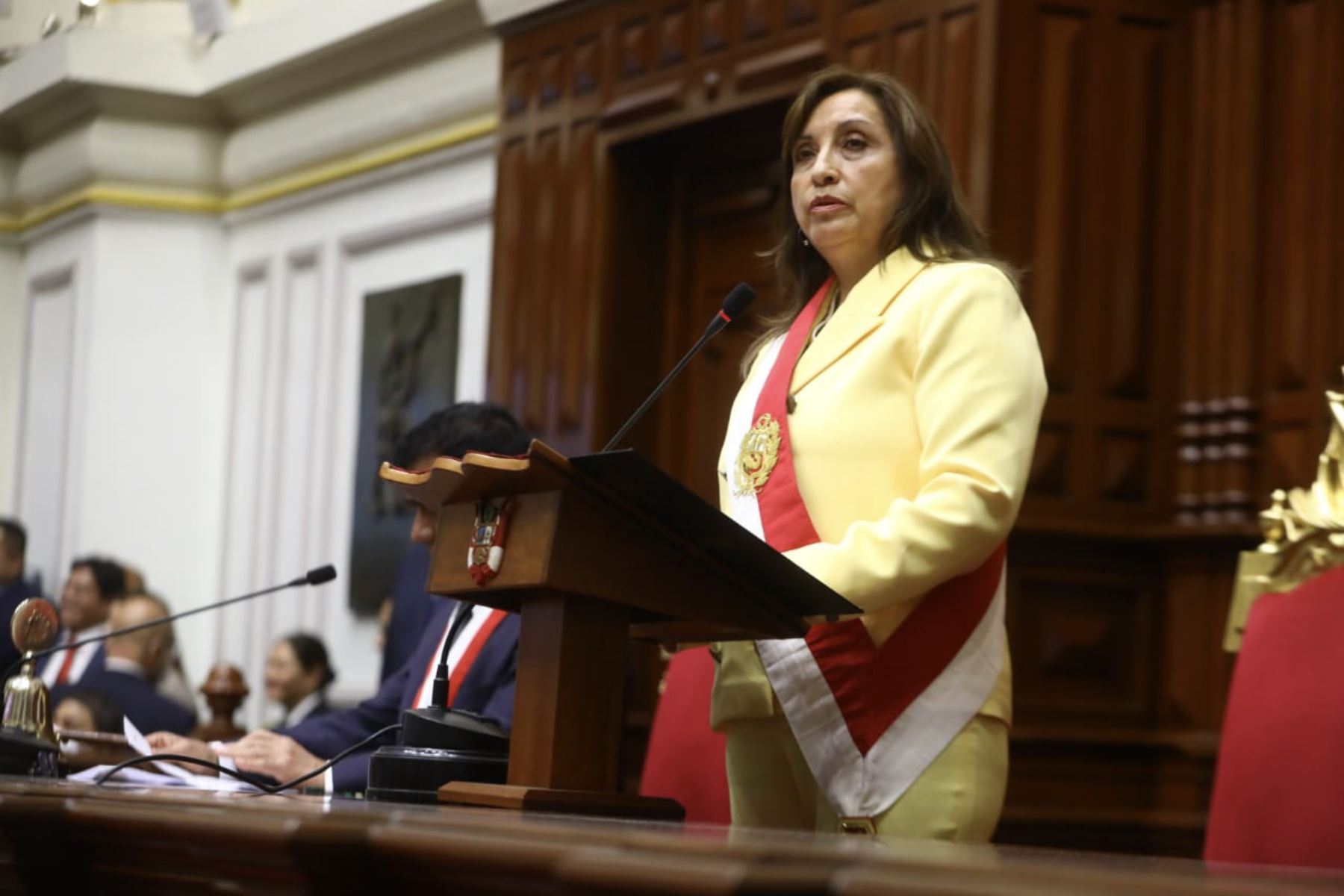 Quem é Dina Boluarte, a primeira mulher a presidir o Peru Quem é Dina Boluarte, a primeira mulher a presidir o Peru