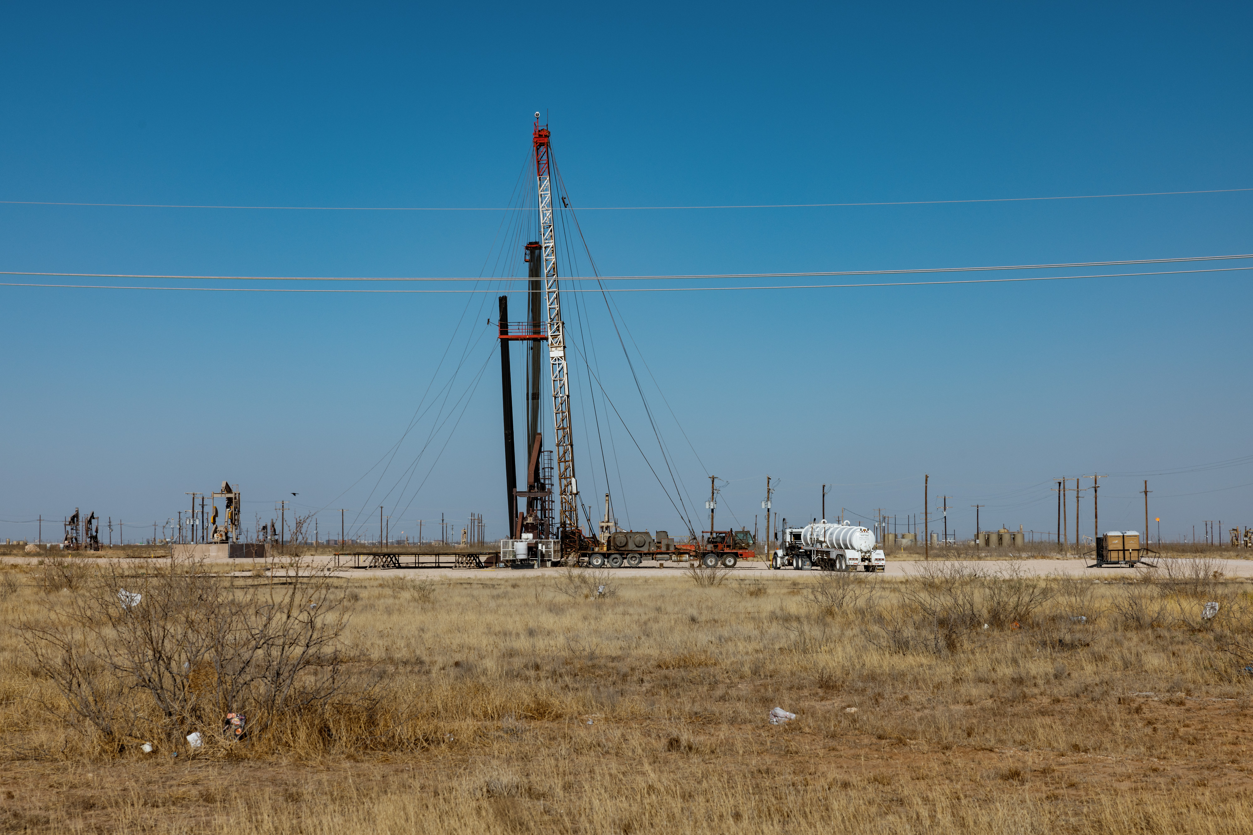 Mezcla mexicana de petróleo alcanza nuevo máximo en casi cuatro años mientras se extiende la guerra