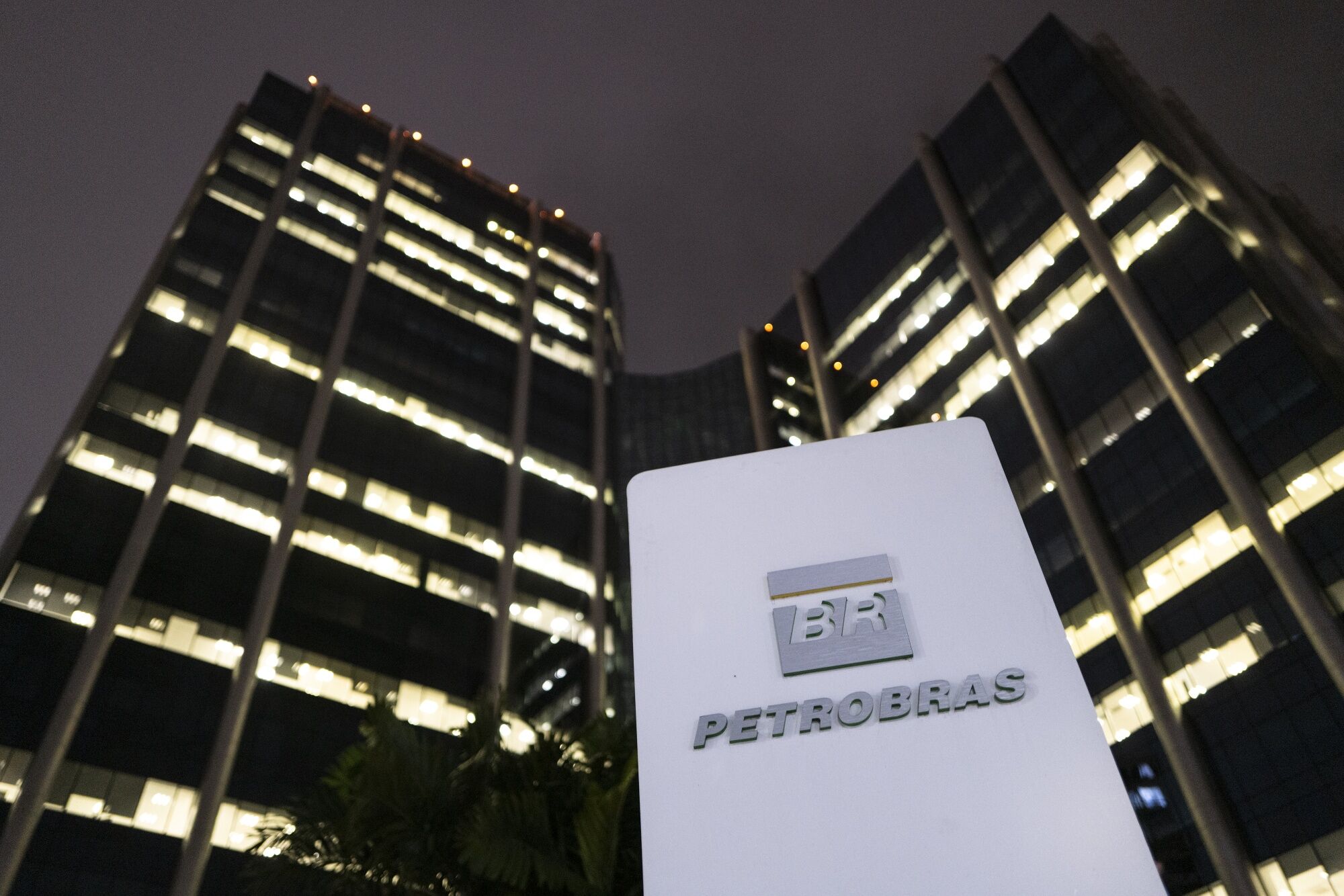 Petrobras tem lucro líquido de R$ 32,7 bi no 1º tri e anuncia dividendos de R$ 9 bi