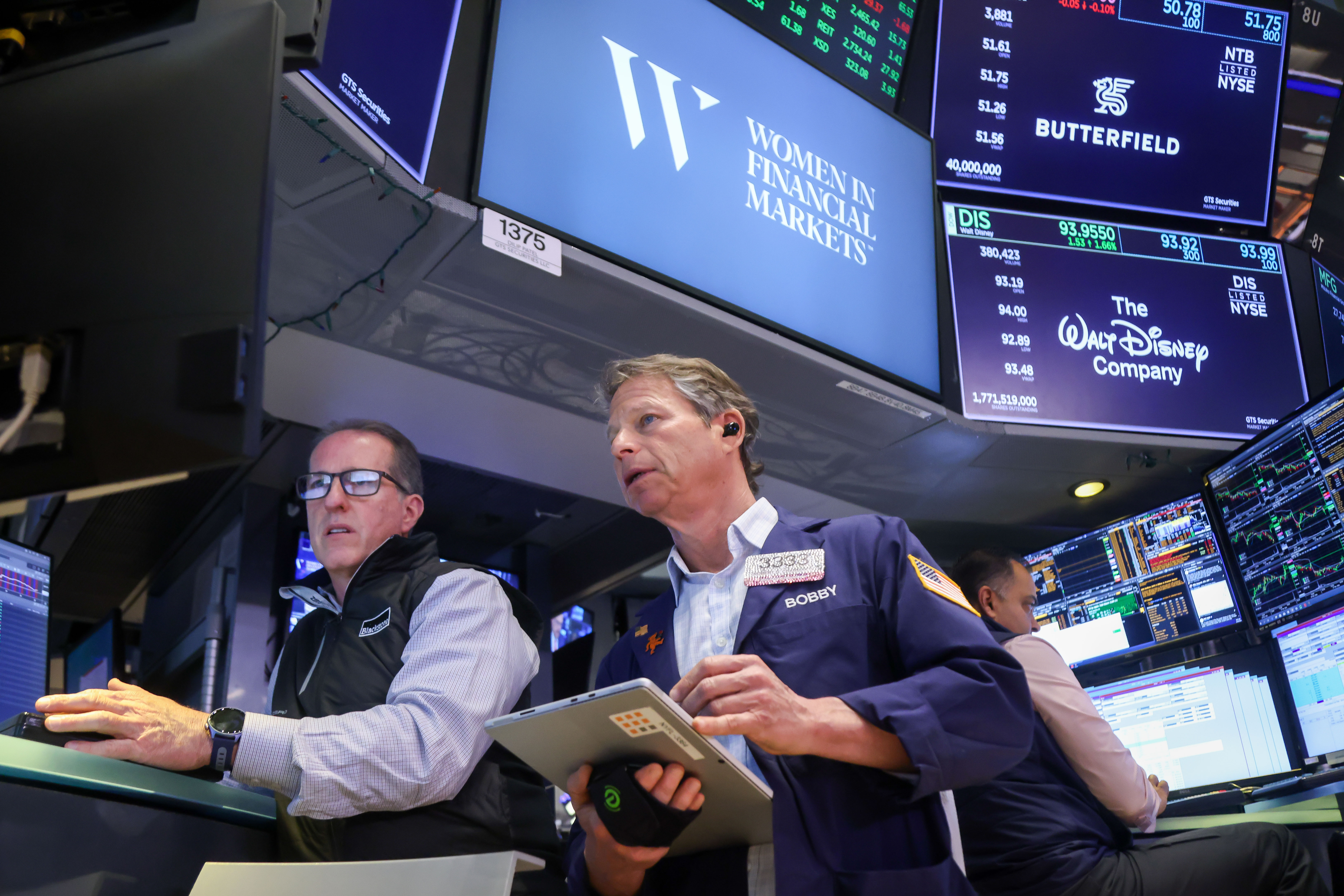 Wall Street cayó desde sus máximos ante nuevas tensiones en Medio Oriente y repunte del petróleo