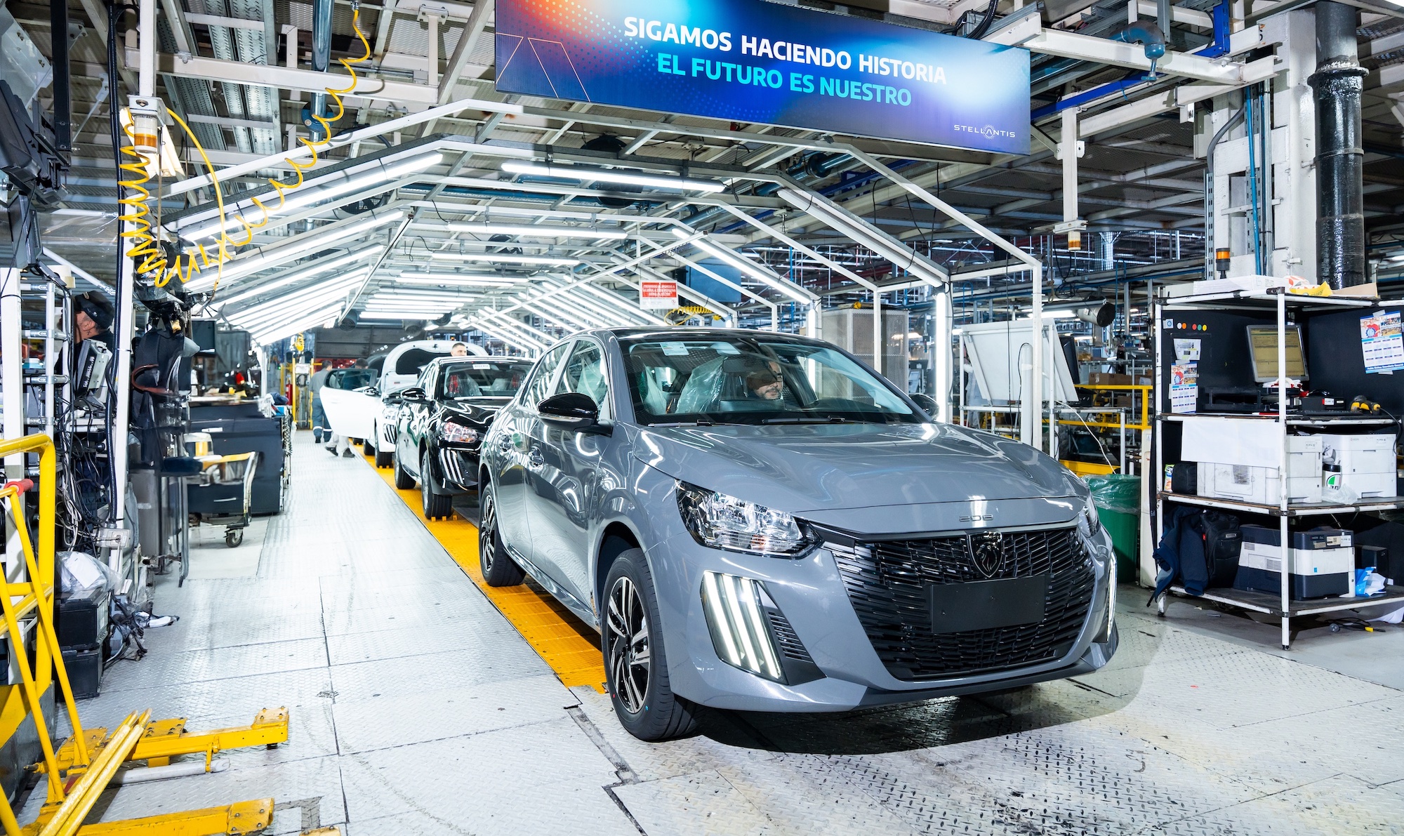 Stellantis frenará un turno mientras crisis exportadora golpea a automotrices argentinas  