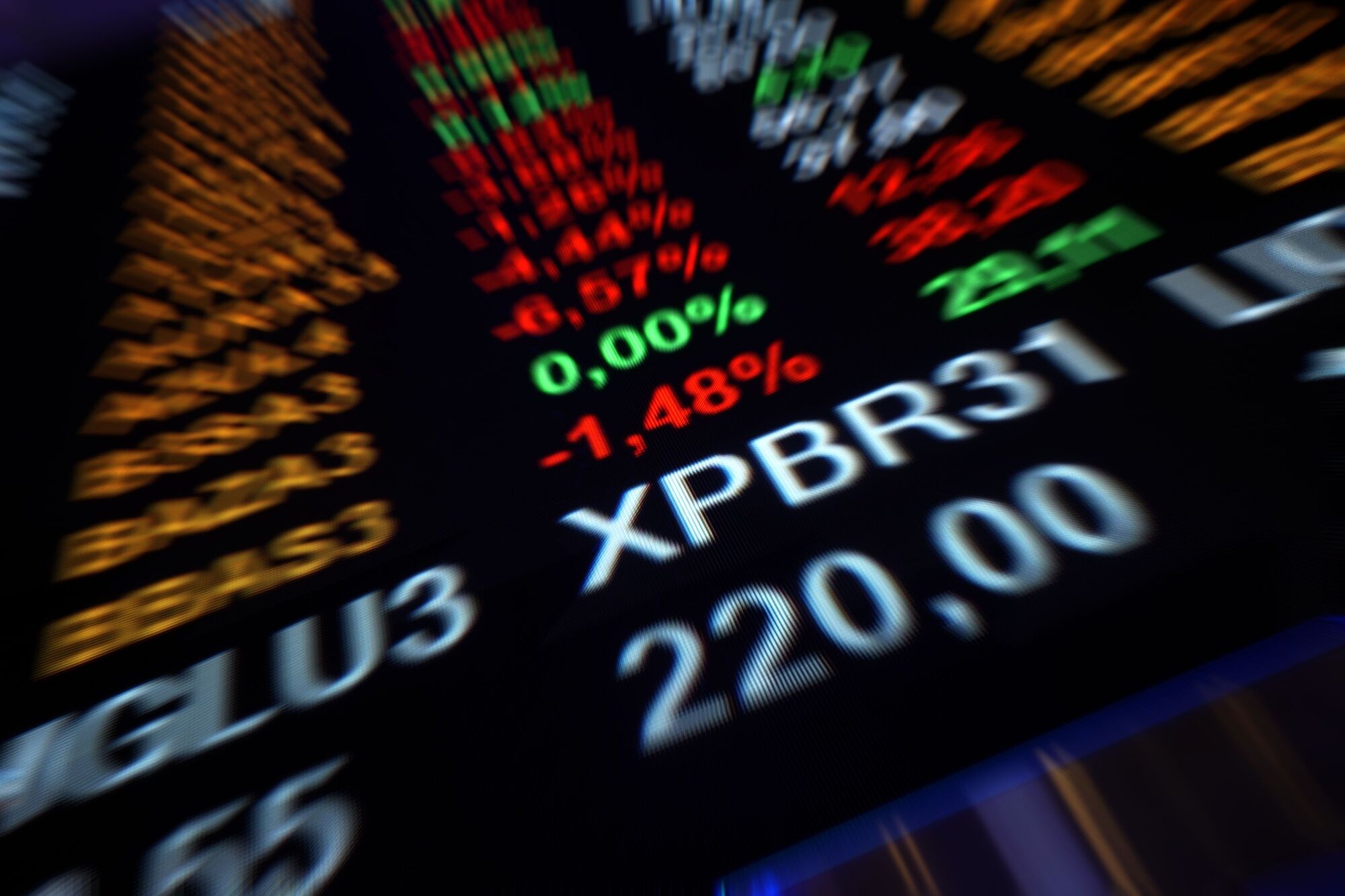 Ibovespa recua na contramão de Wall Street após payroll fraco; dólar cai a R$ 5,09