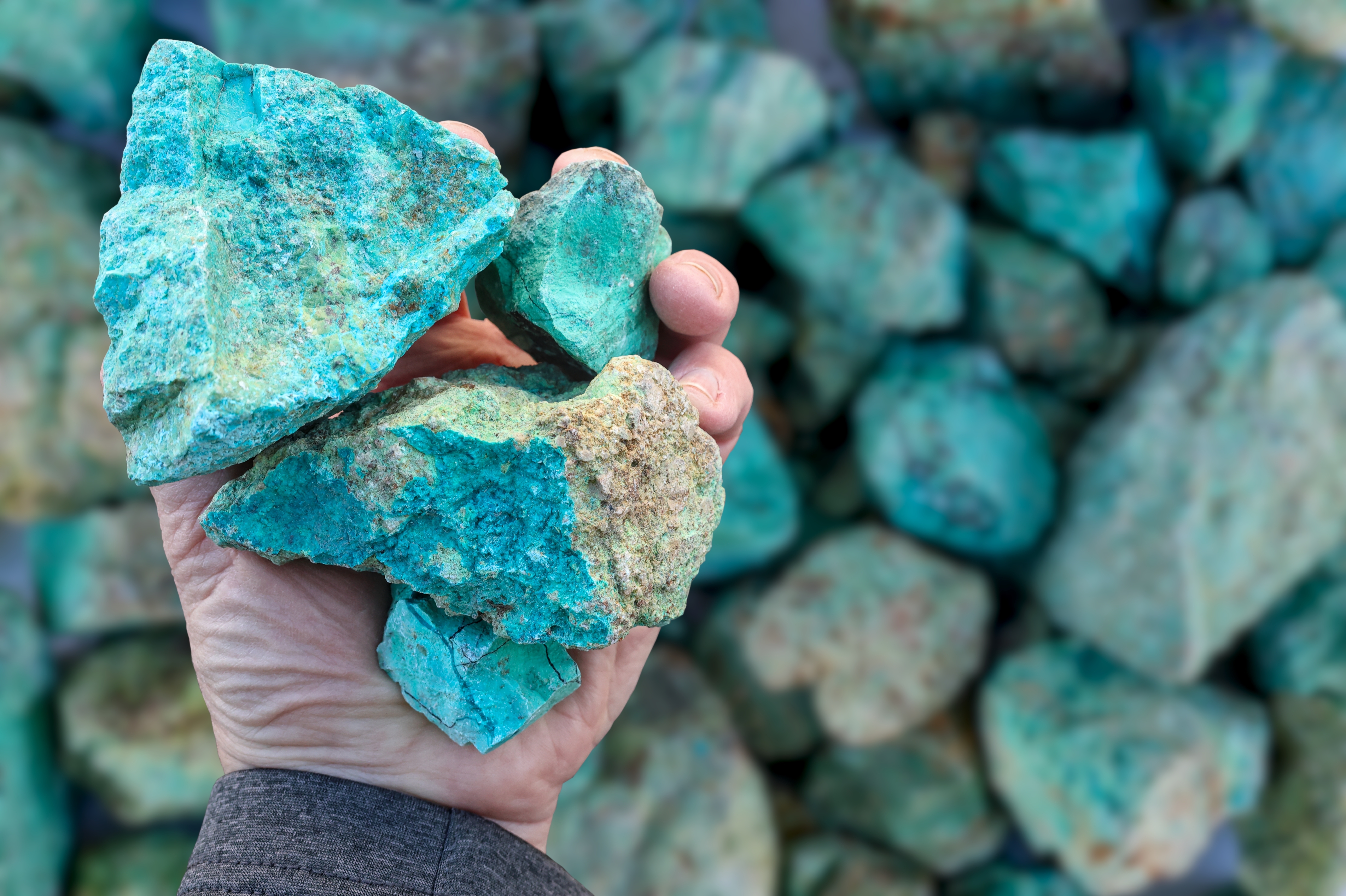 Minerais críticos: como investir em cobre e terras raras com o avanço da IA Minerais críticos: como investir em cobre e terras raras com o avanço da IA