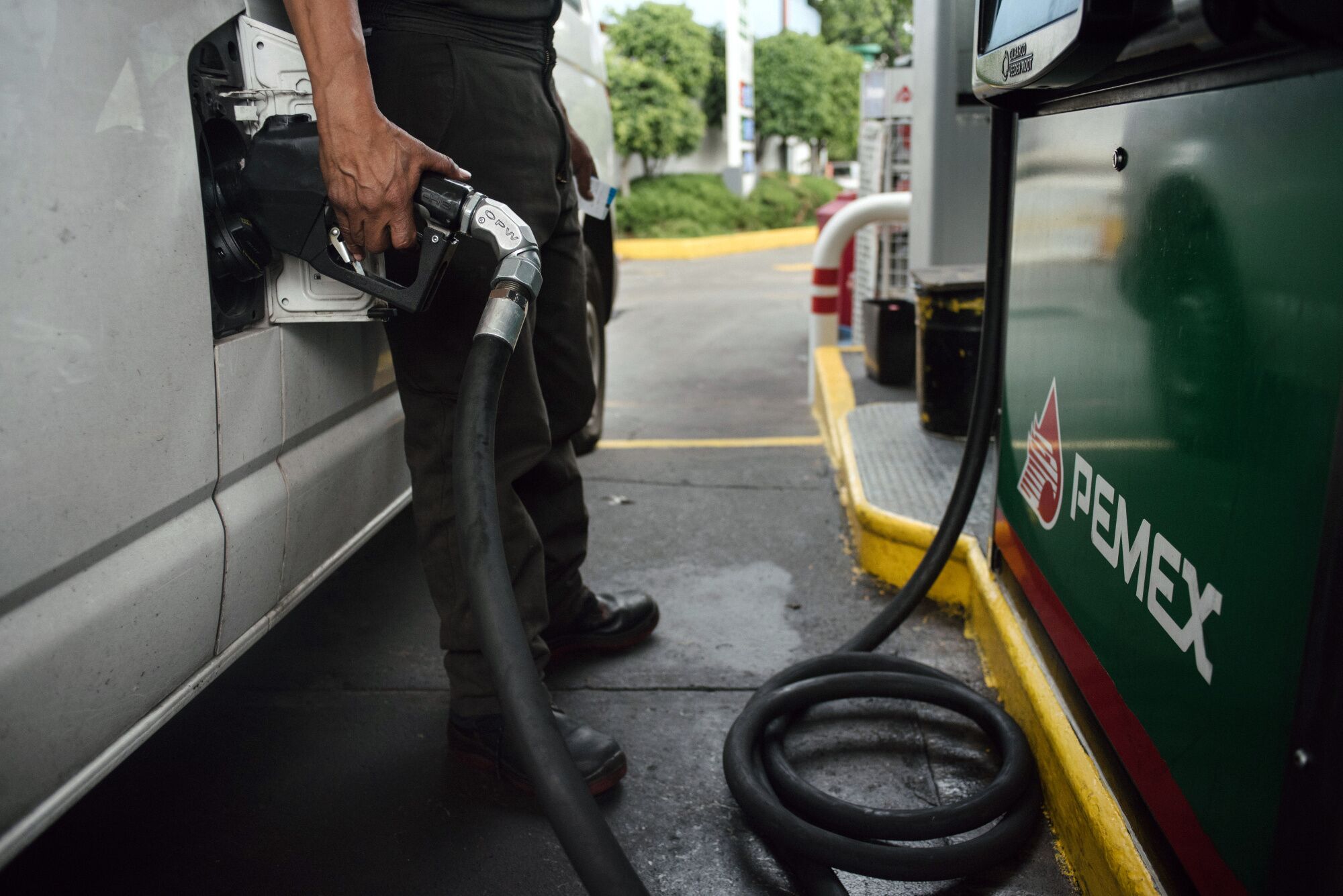 México recorta subsidios al diésel y gasolina regular