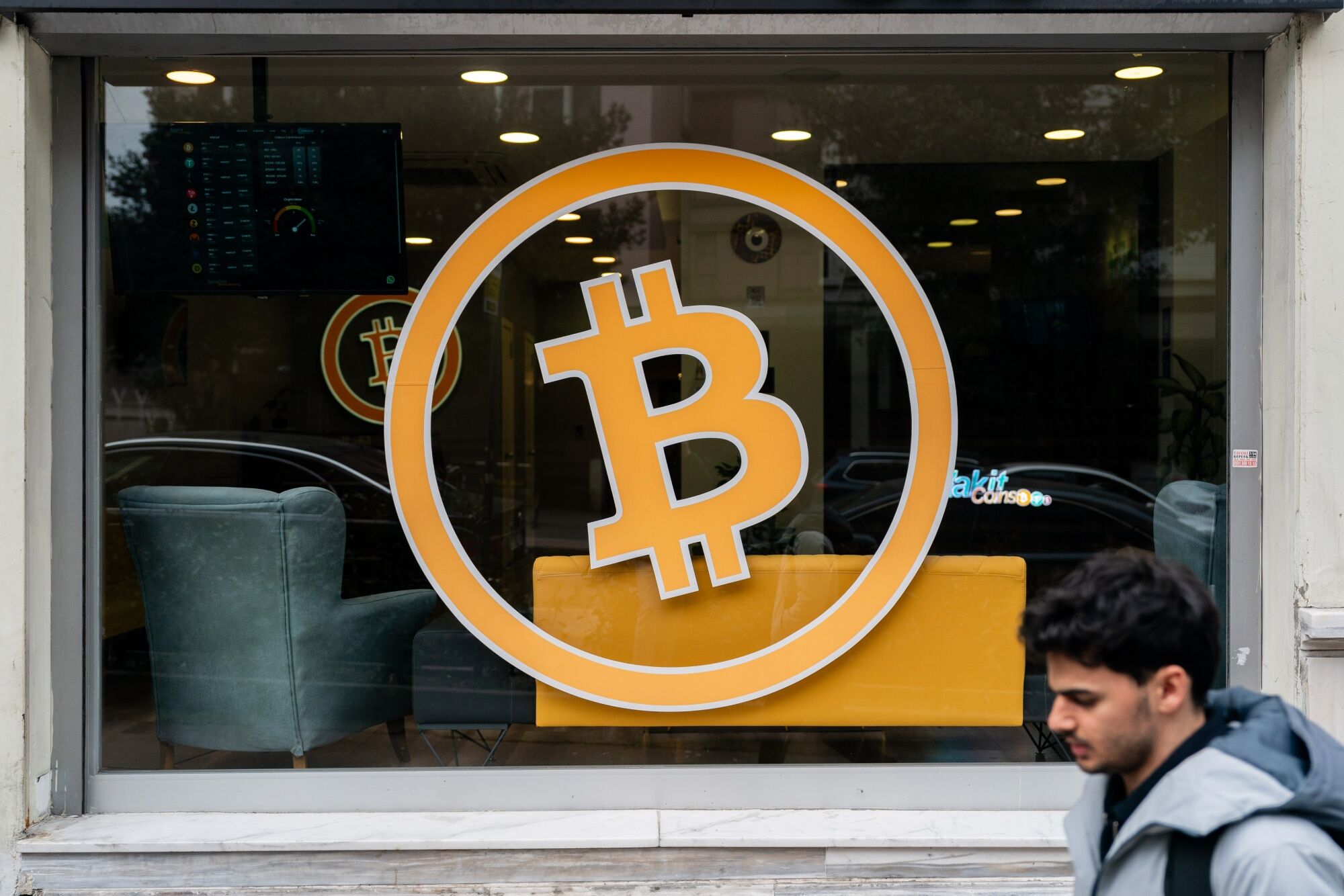 Da demanda ao contexto regulatório: o que explica a alta do Bitcoin rumo a US$ 80 mil