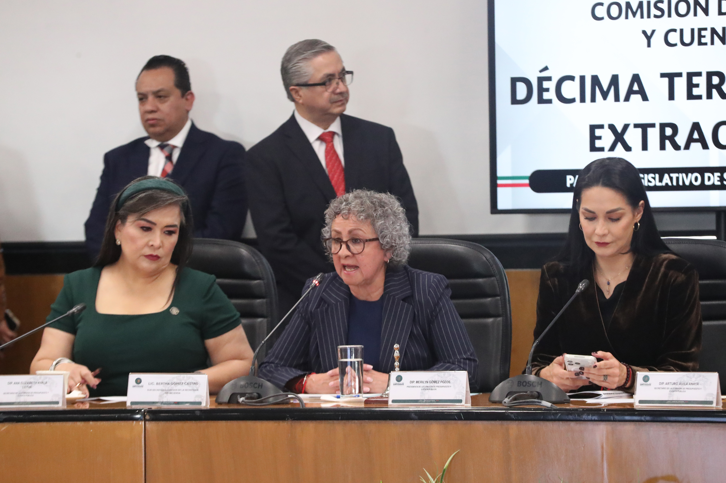 Presupuesto de México para 2027 es congruente con consolidación fiscal progresiva: Hacienda