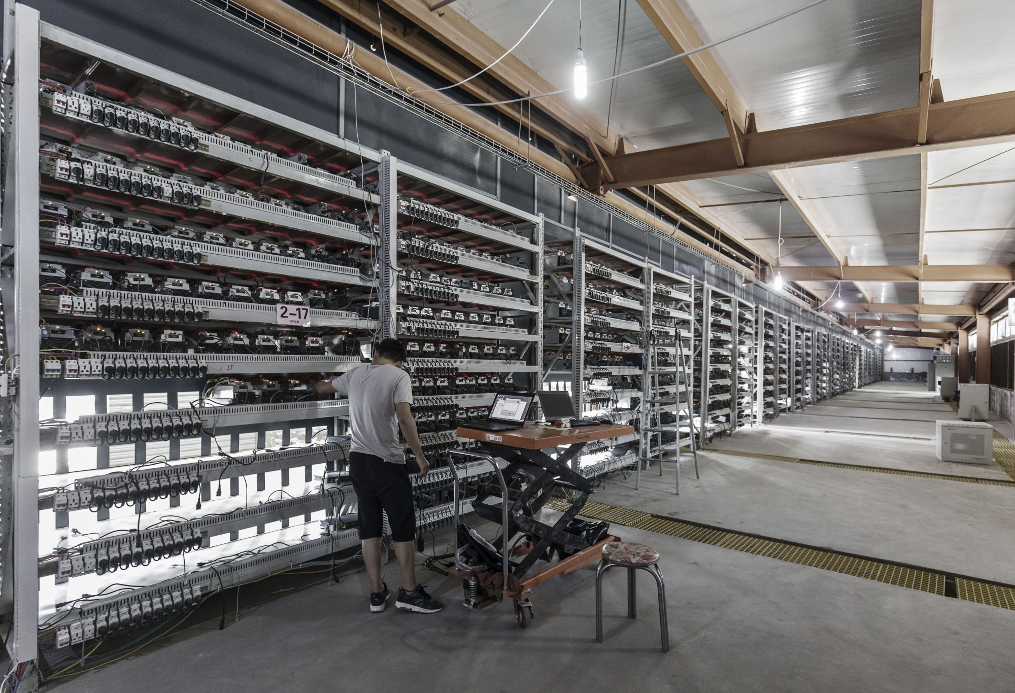 Queda de 60% do bitcoin e demora para retomada ameaçam futuro de mineradoras