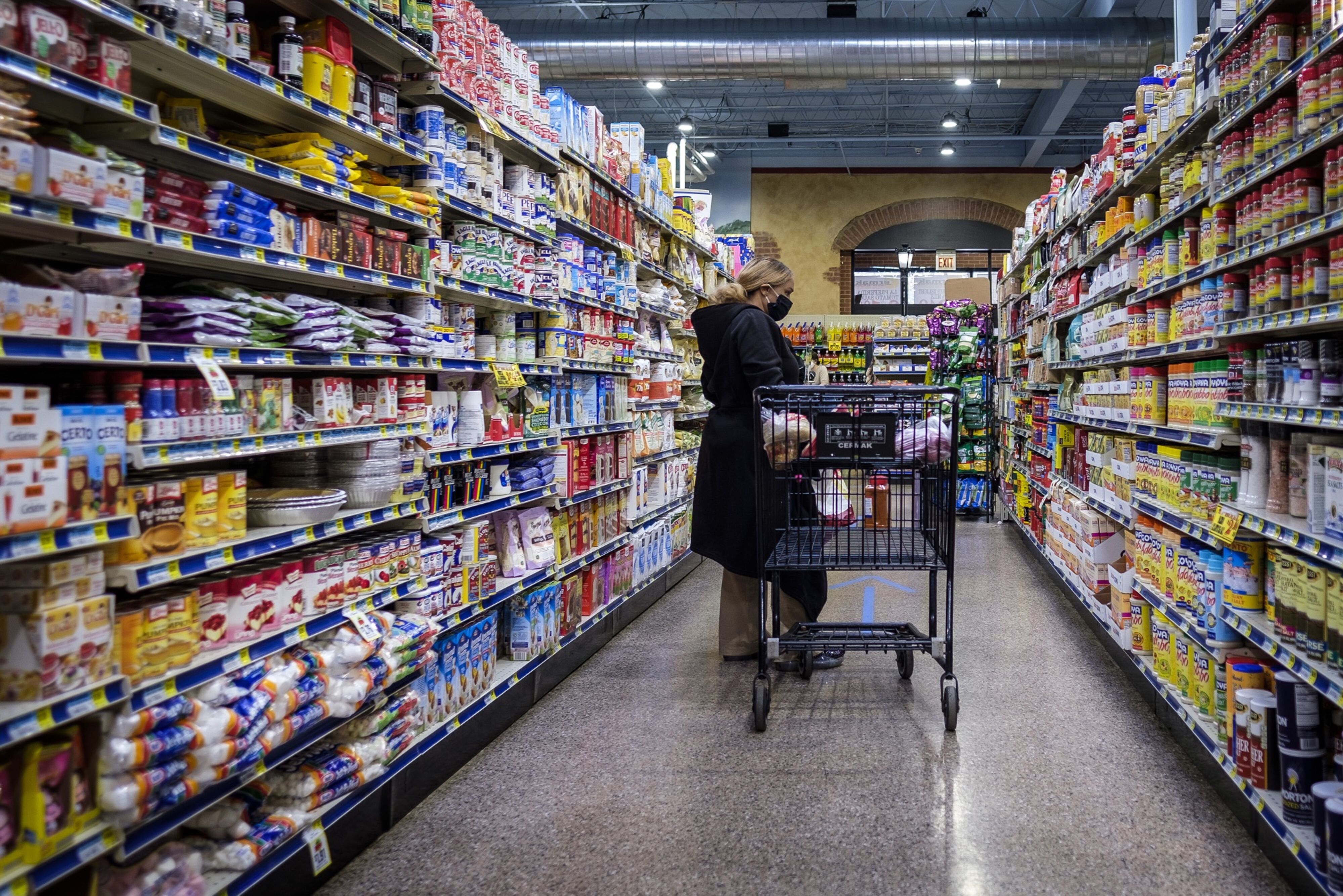 El sueldo no alcanza en Argentina: vivienda y alimentos suben más que la inflación y obligan a recortar gastos El sueldo no alcanza en Argentina: vivienda y alimentos suben más que la inflación y obligan a recortar gastos