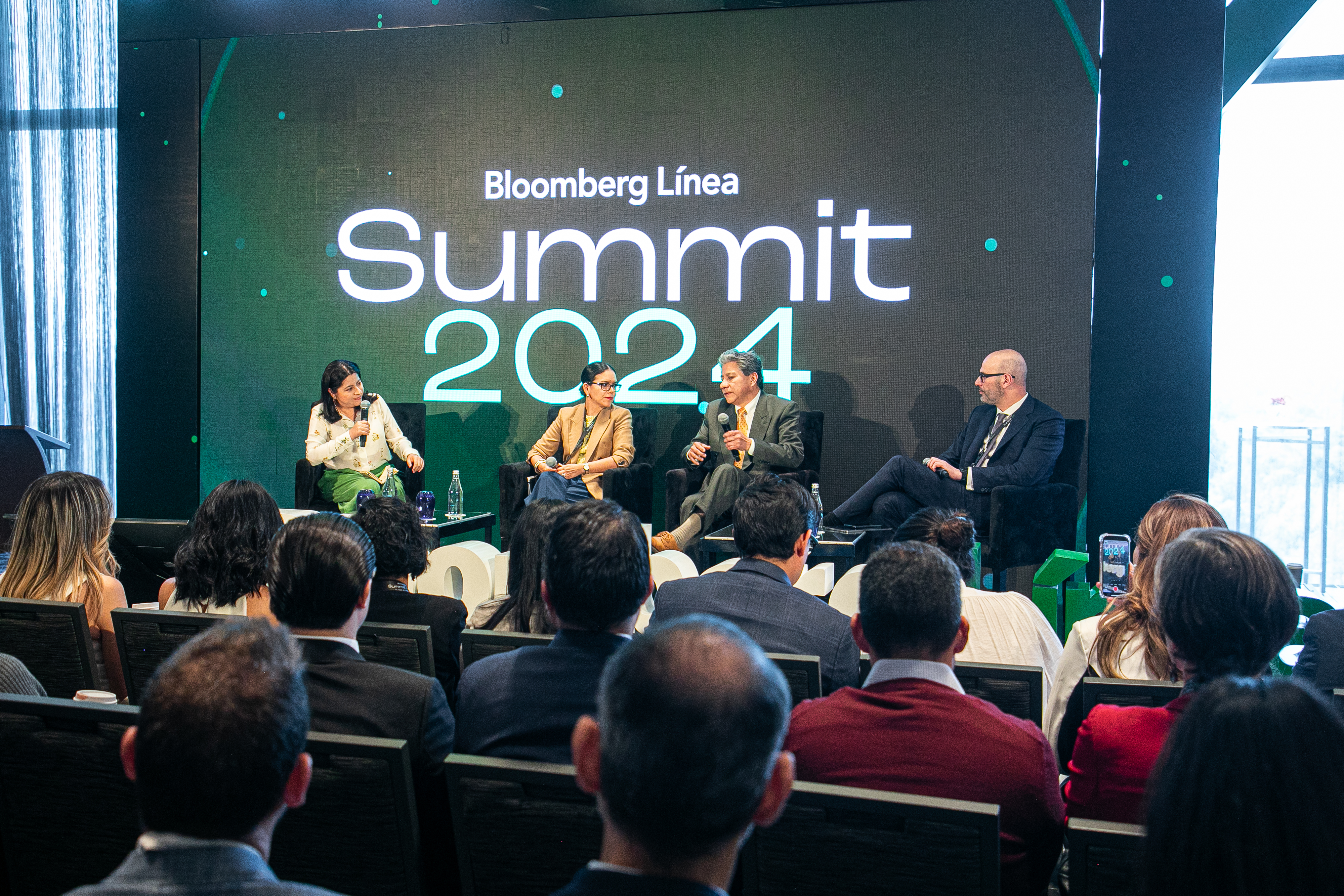 Bloomberg Línea Summit · Galería 09