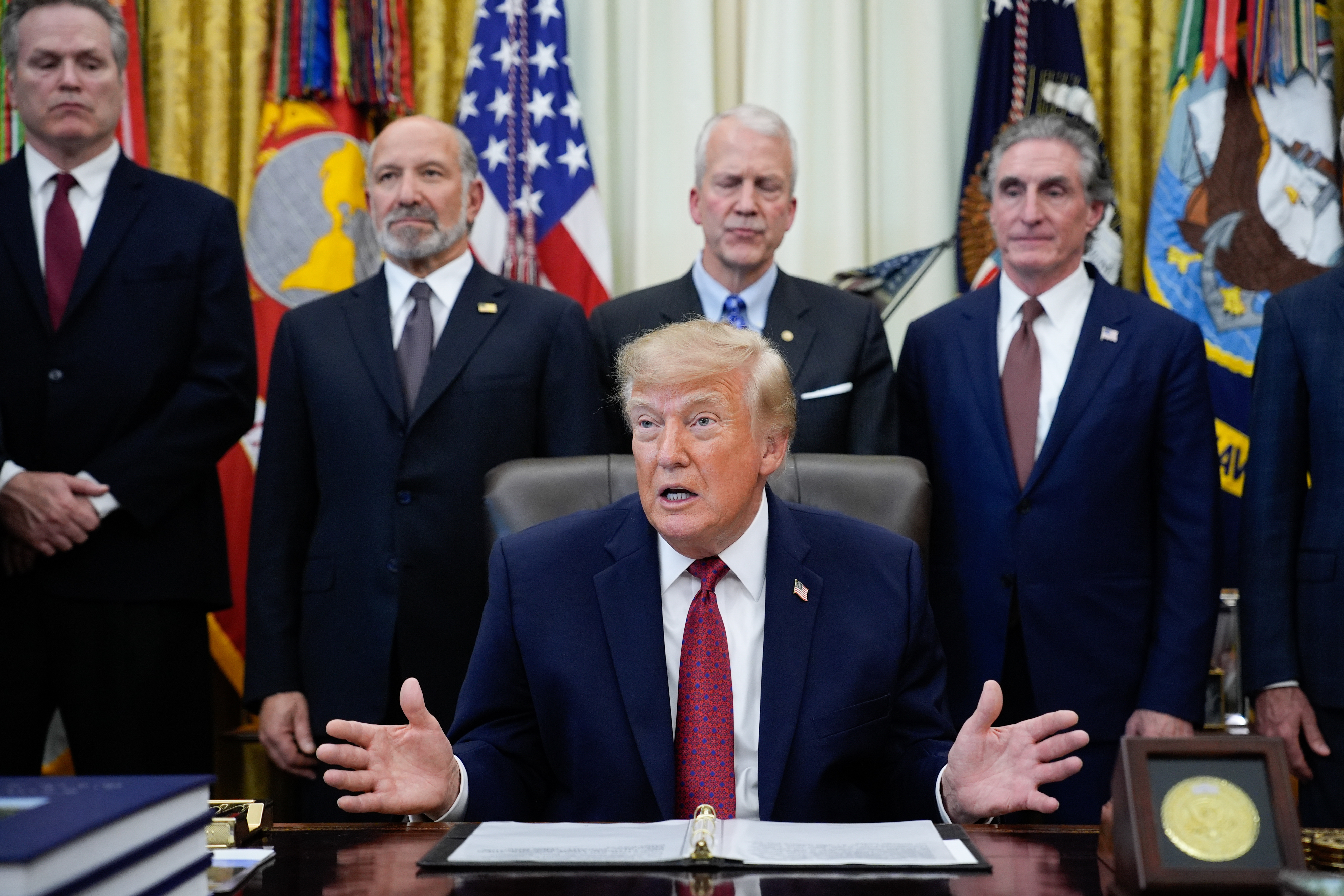 Trump todavía considera prohibir las exportaciones de diésel