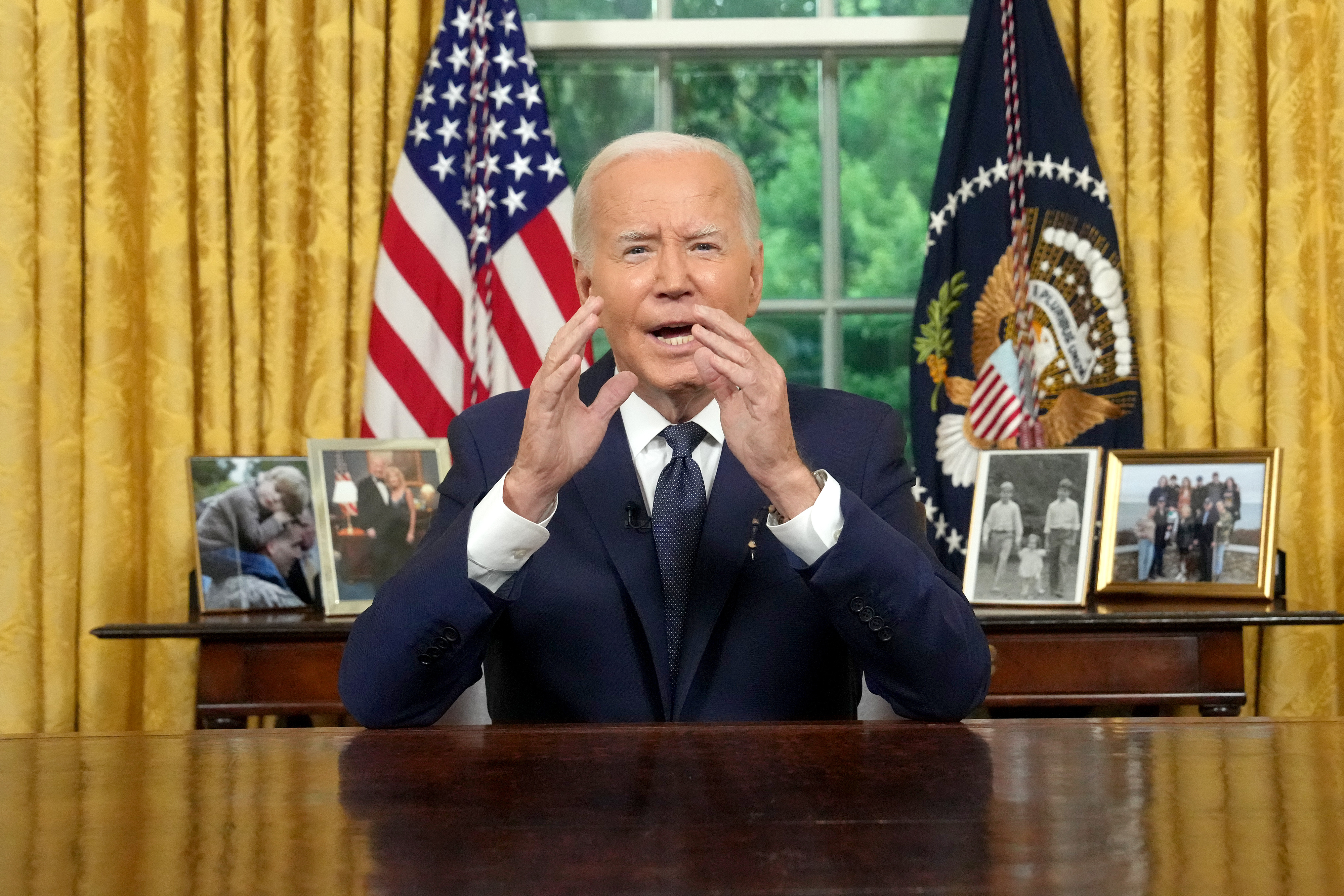 El presidente Biden pronuncia un discurso desde la Oficina Oval ante la nación