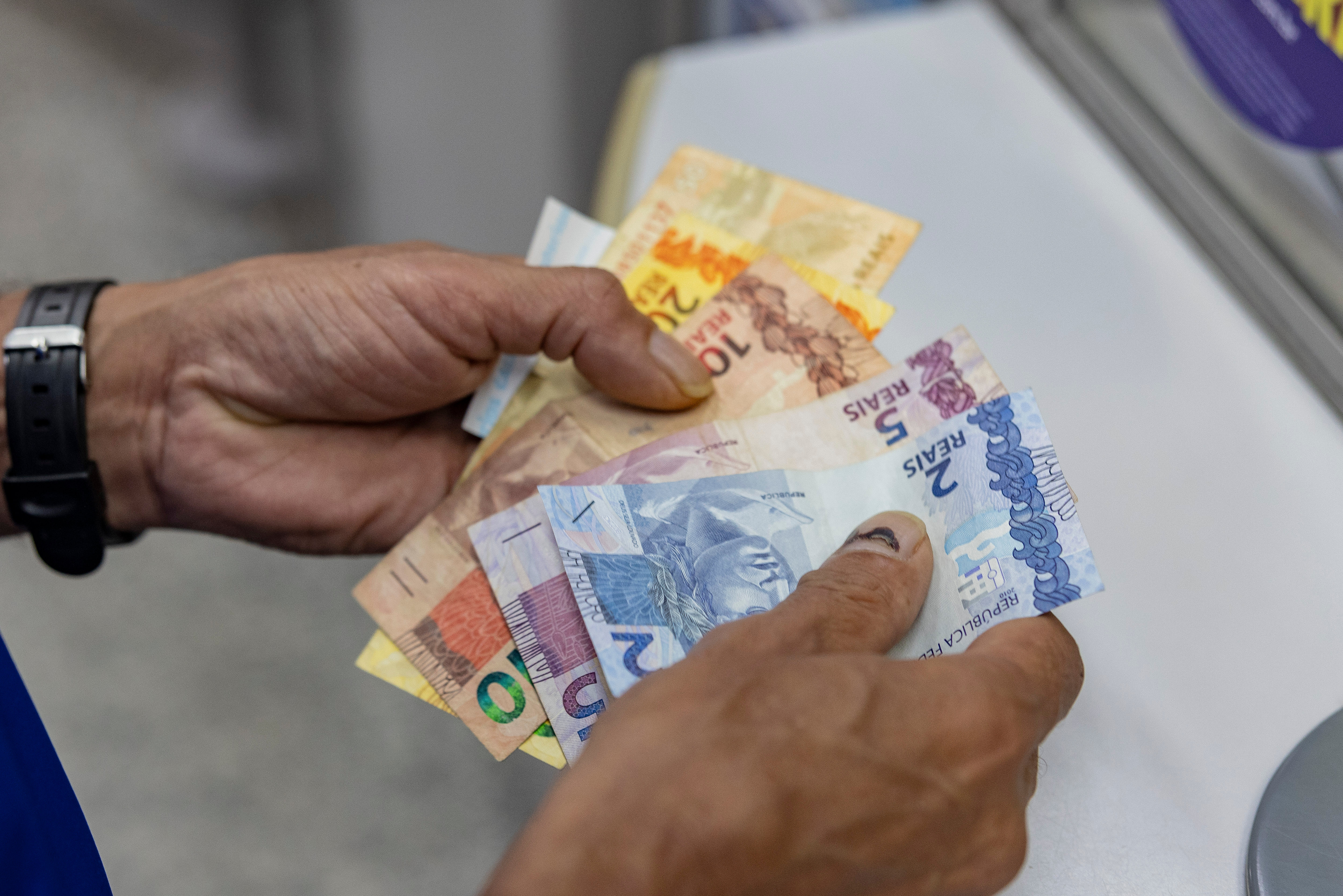 Dólar a R$ 4,50 e bolsa em 250 mil pontos? As previsões de Wall Street após o 1º turno Dólar a R$ 4,50 e bolsa em 250 mil pontos? As previsões de Wall Street após o 1º turno