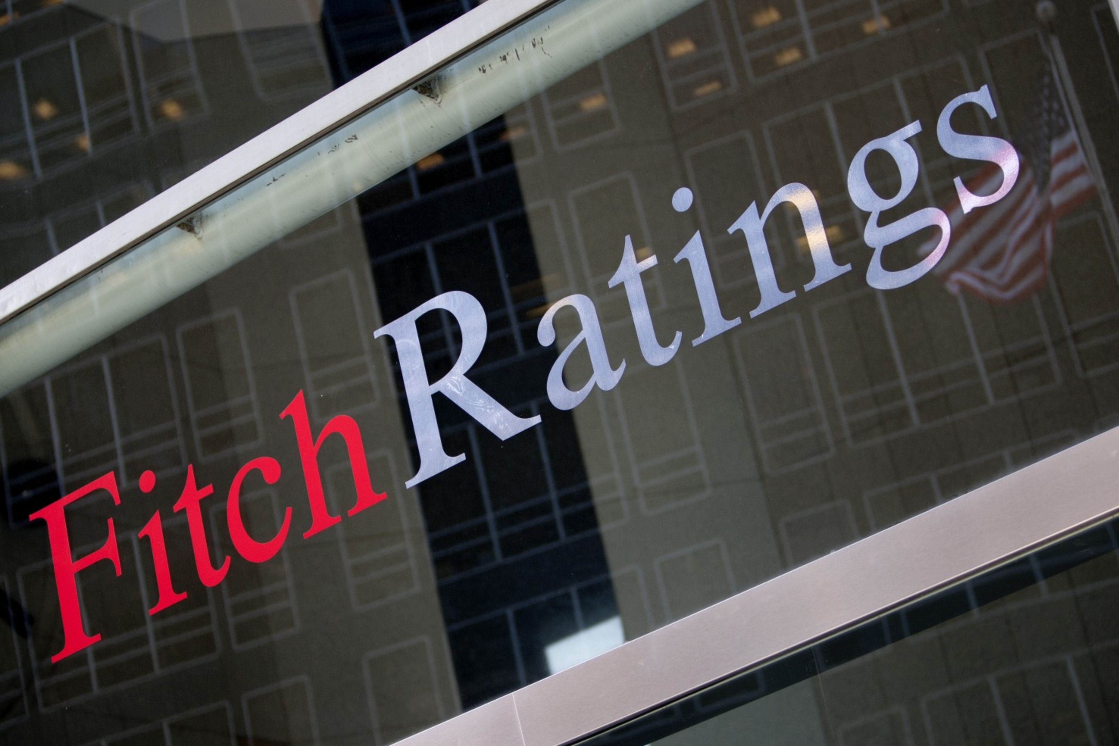 Fitch mejora calificación argentina y Milei se acerca a la mejor marca de Macri 