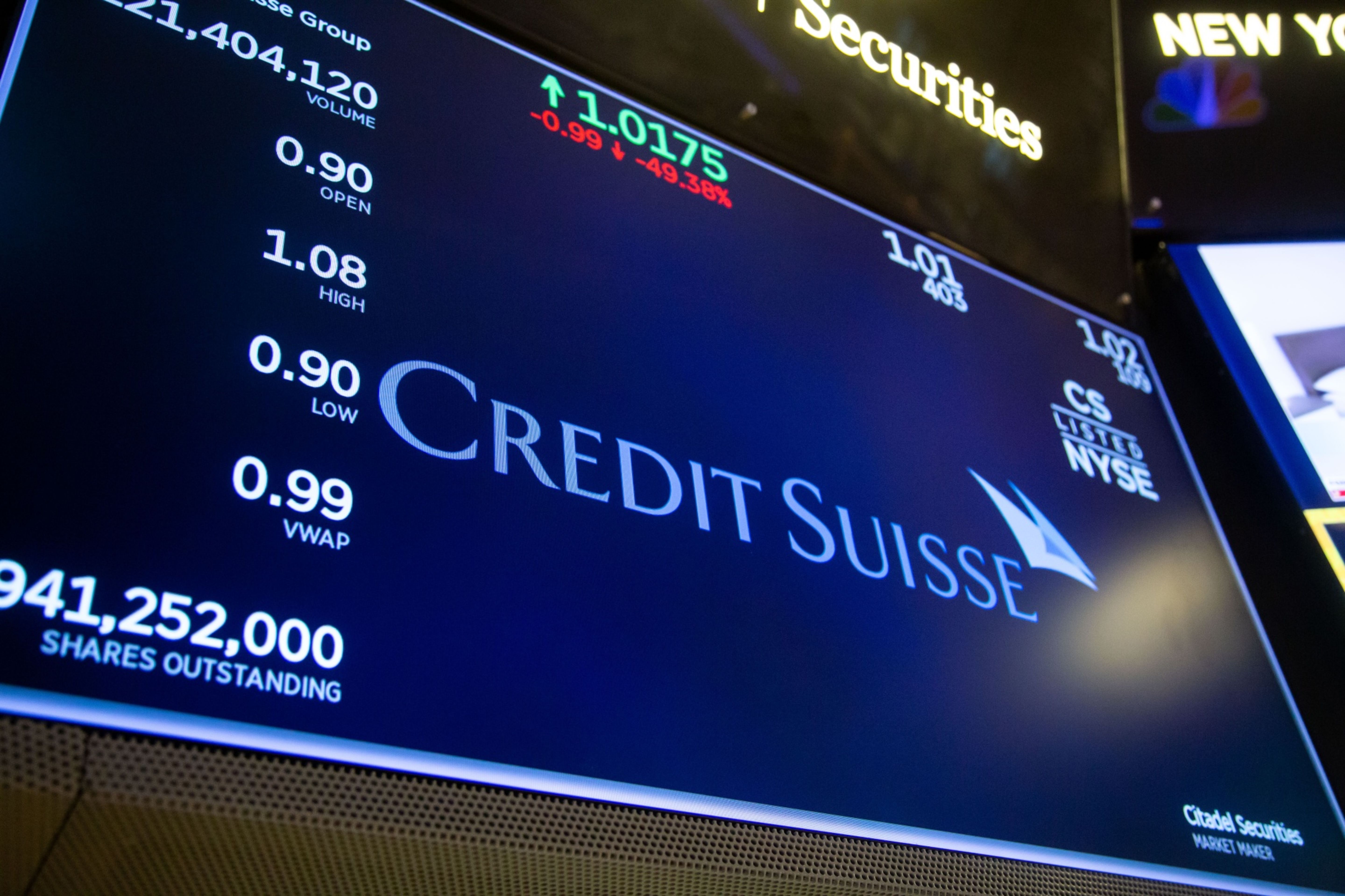 Banqueiros do Credit Suisse lutam para manter empregos no UBS, dizem fontes, Empresas