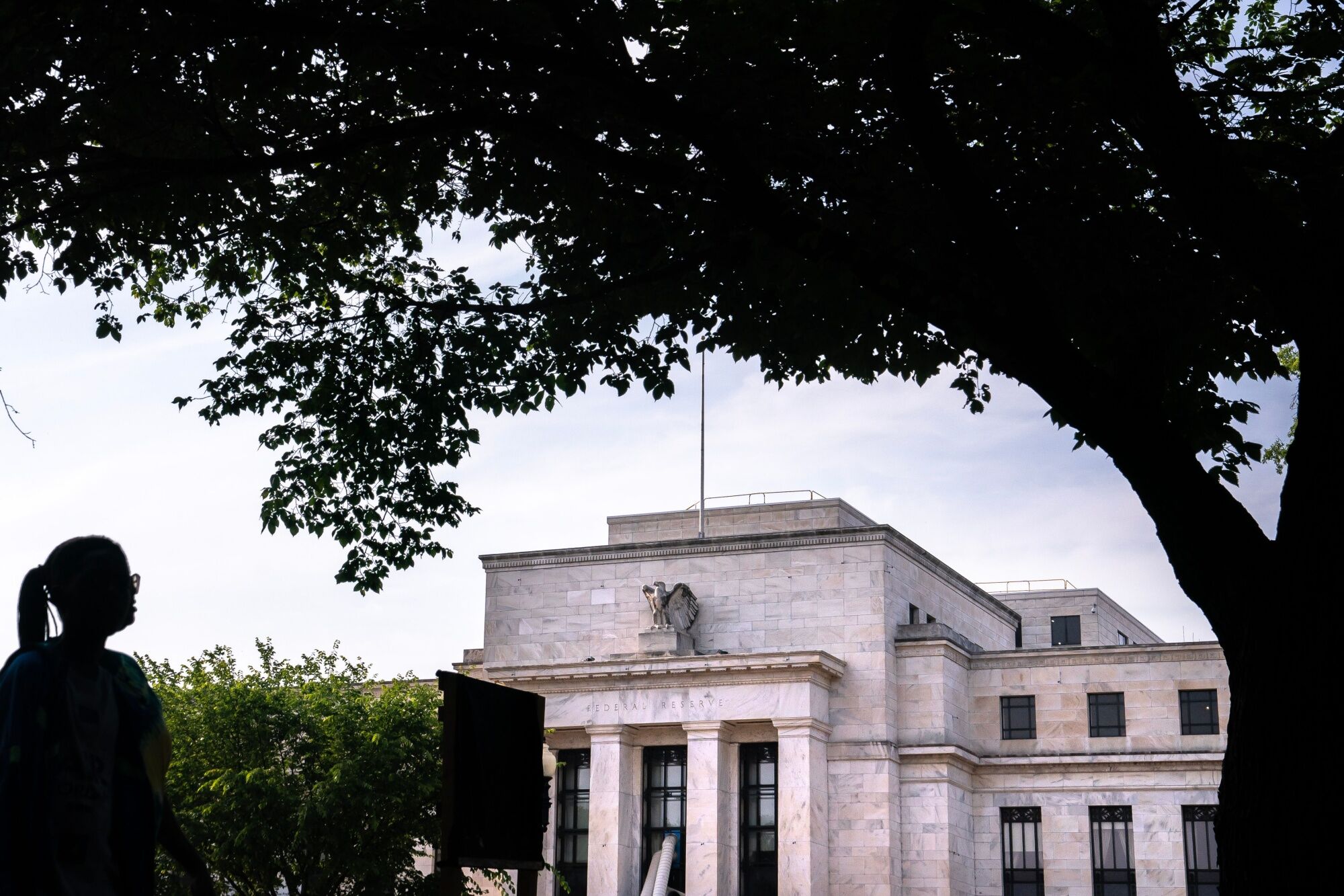 Fed decide manter a taxa de juros dos EUA em votação com três votos pelo aumento Fed decide manter a taxa de juros dos EUA em votação com três votos pelo aumento