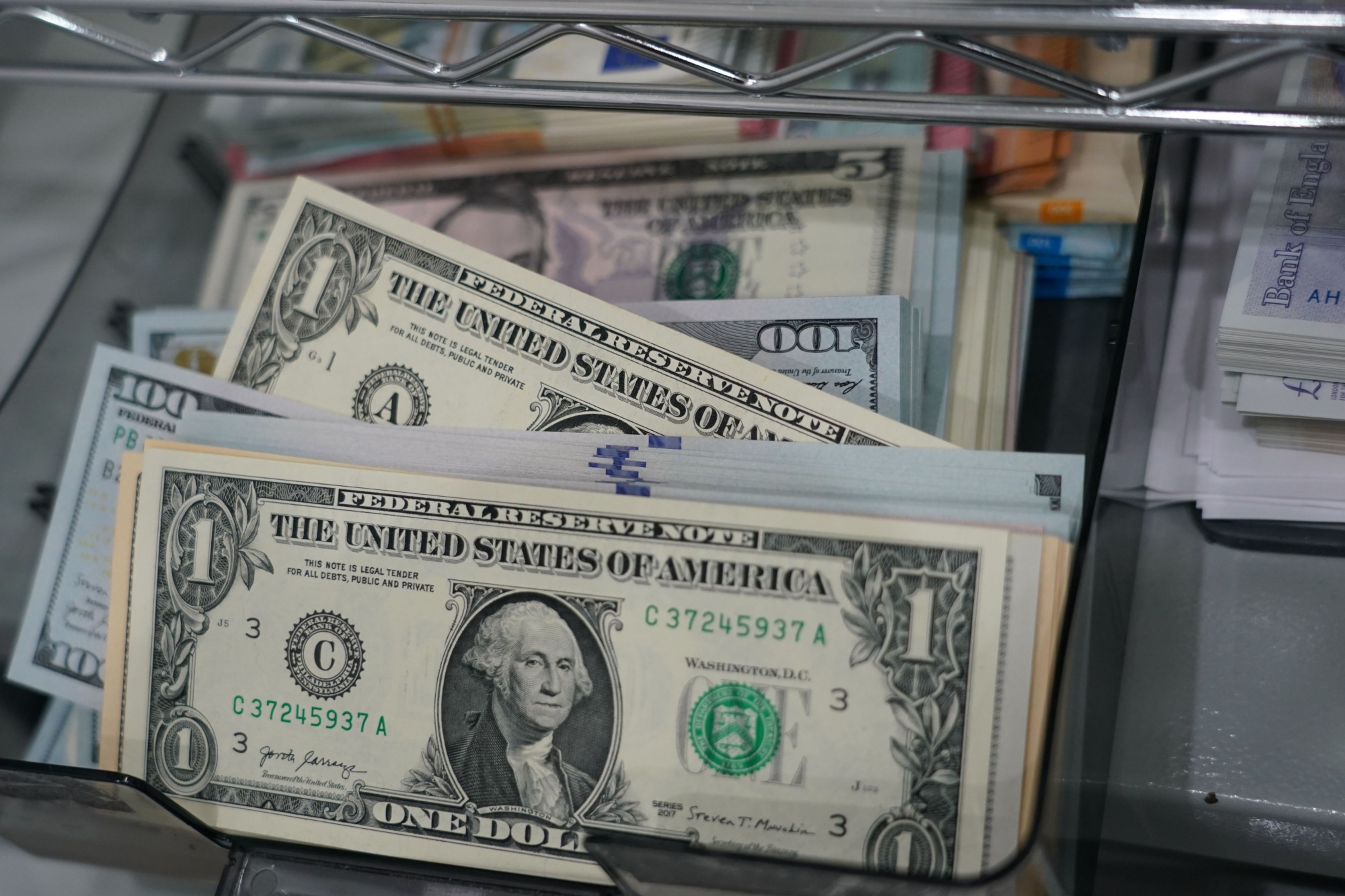 ¿El dólar se pondrá más barato en el mundo, pero más caro en Colombia? ¿El dólar se pondrá más barato en el mundo, pero más caro en Colombia?
