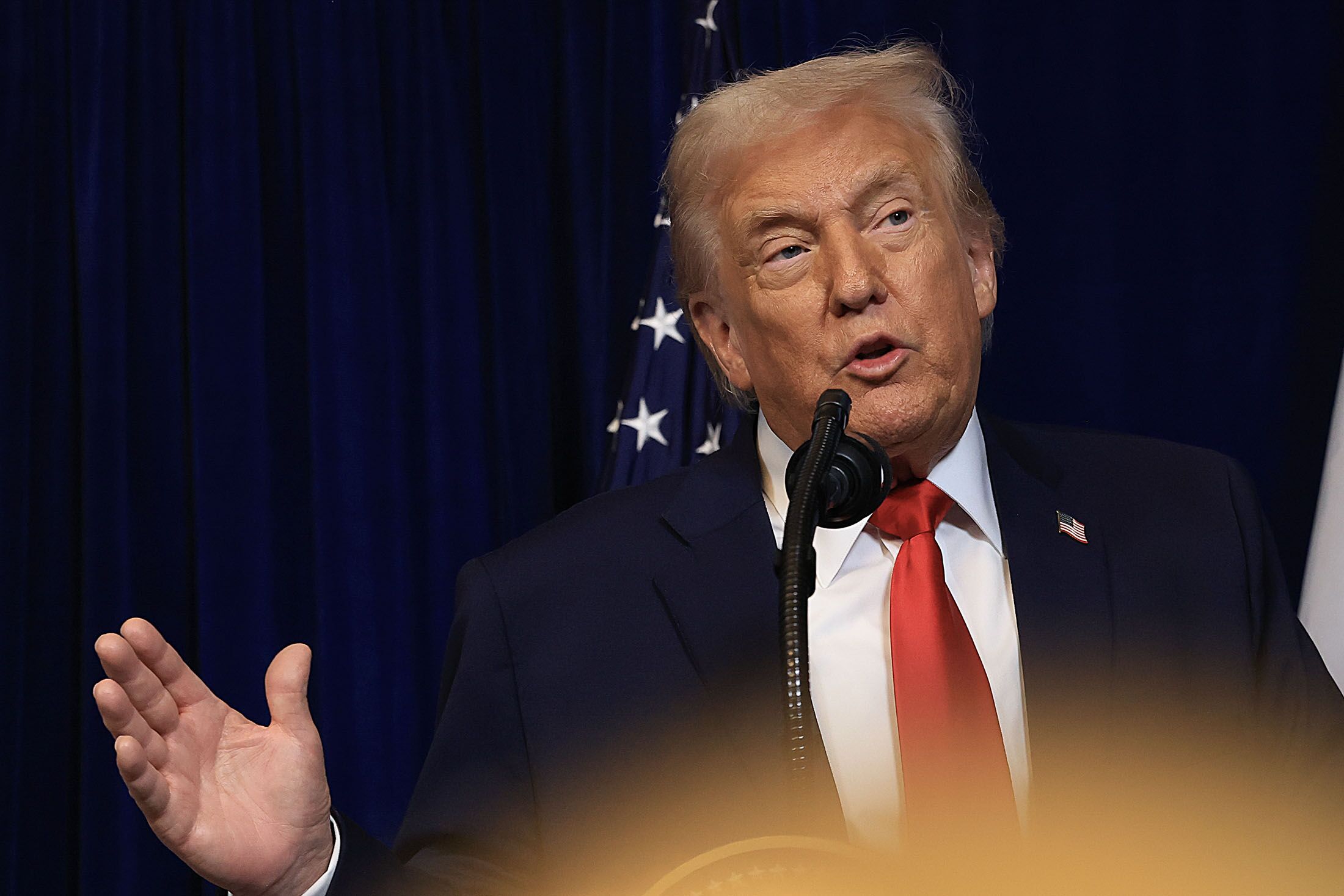 Ibovespa recua com queda da Vale e aversão ao risco após ameaça de Trump à Europa Ibovespa recua com queda da Vale e aversão ao risco após ameaça de Trump à Europa