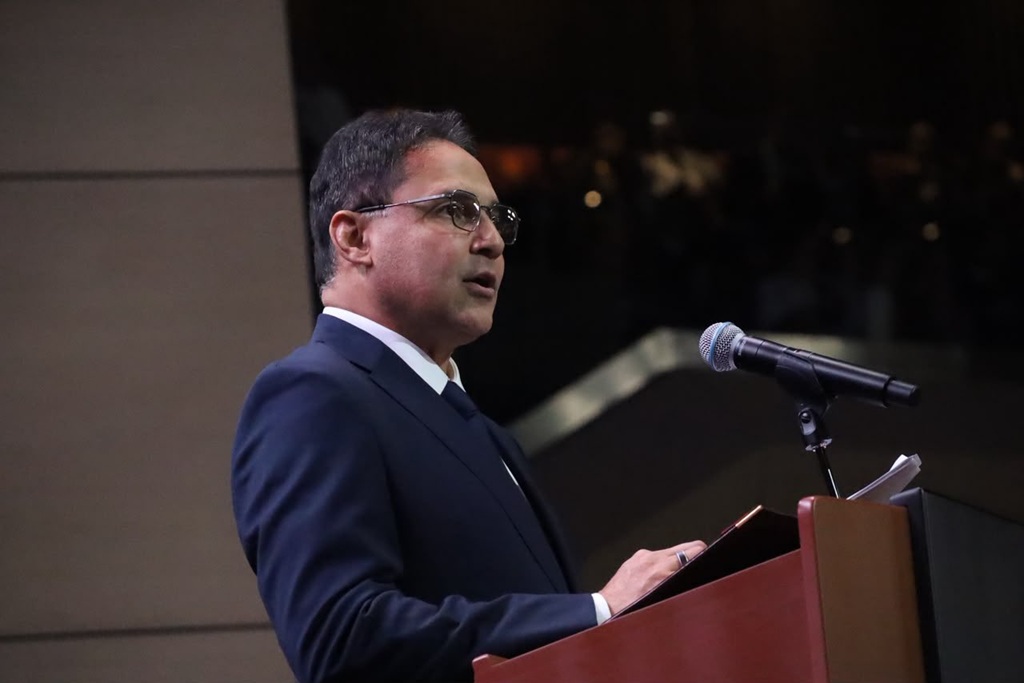 “Recibe un país que enfrenta innumerables desafíos”: presidente del Congreso a De la Espriella “Recibe un país que enfrenta innumerables desafíos”: presidente del Congreso a De la Espriella