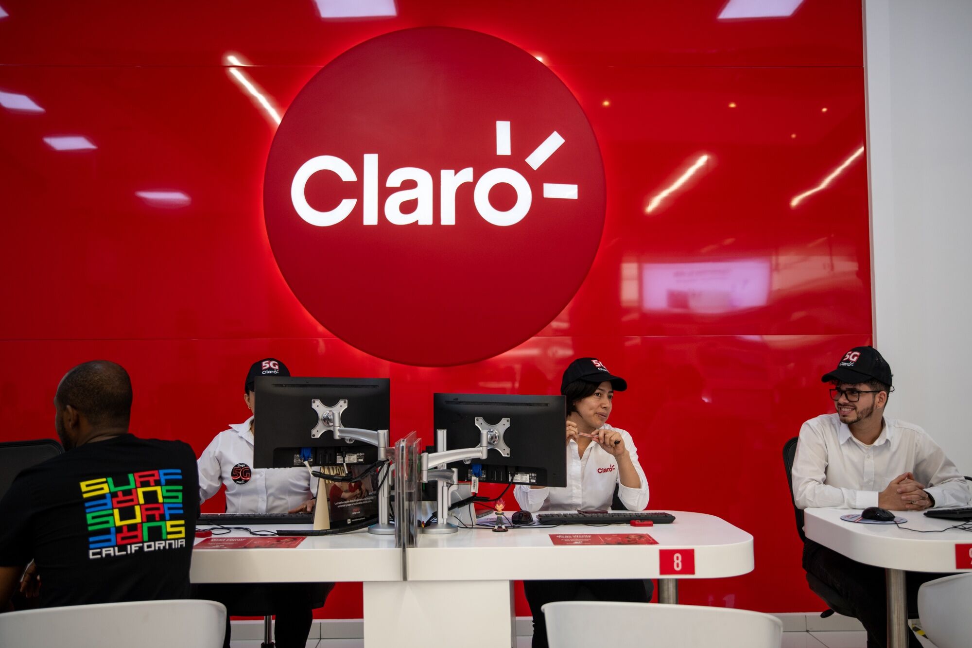 Superindustria formuló pliego de cargos contra Claro por presuntas irregularidades en comercialización de equipos 