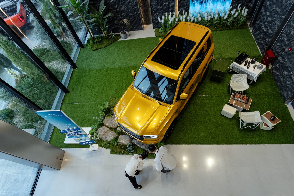 Marca premium da BYD, Denza amplia presença no Brasil contra rivais do segmento de luxo