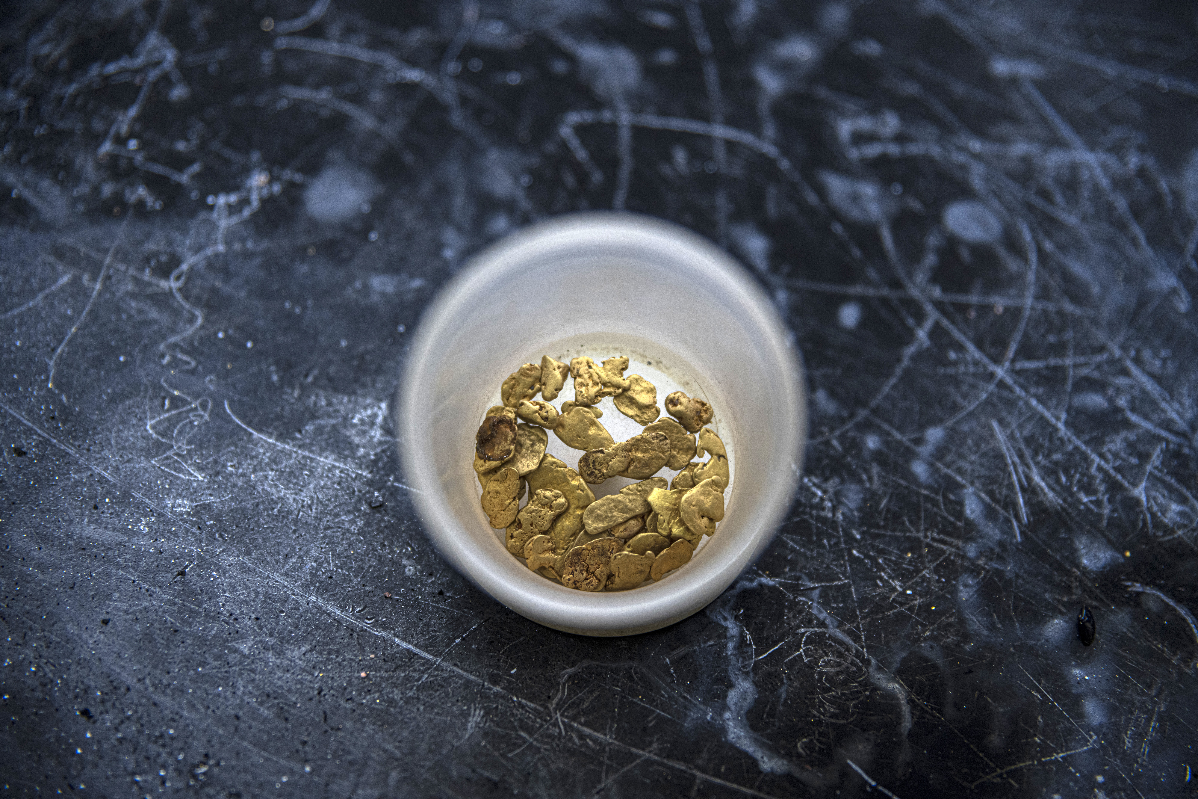 Oro gana más peso en las reservas de Bolivia: ¿por qué plantea riesgos para su economía?