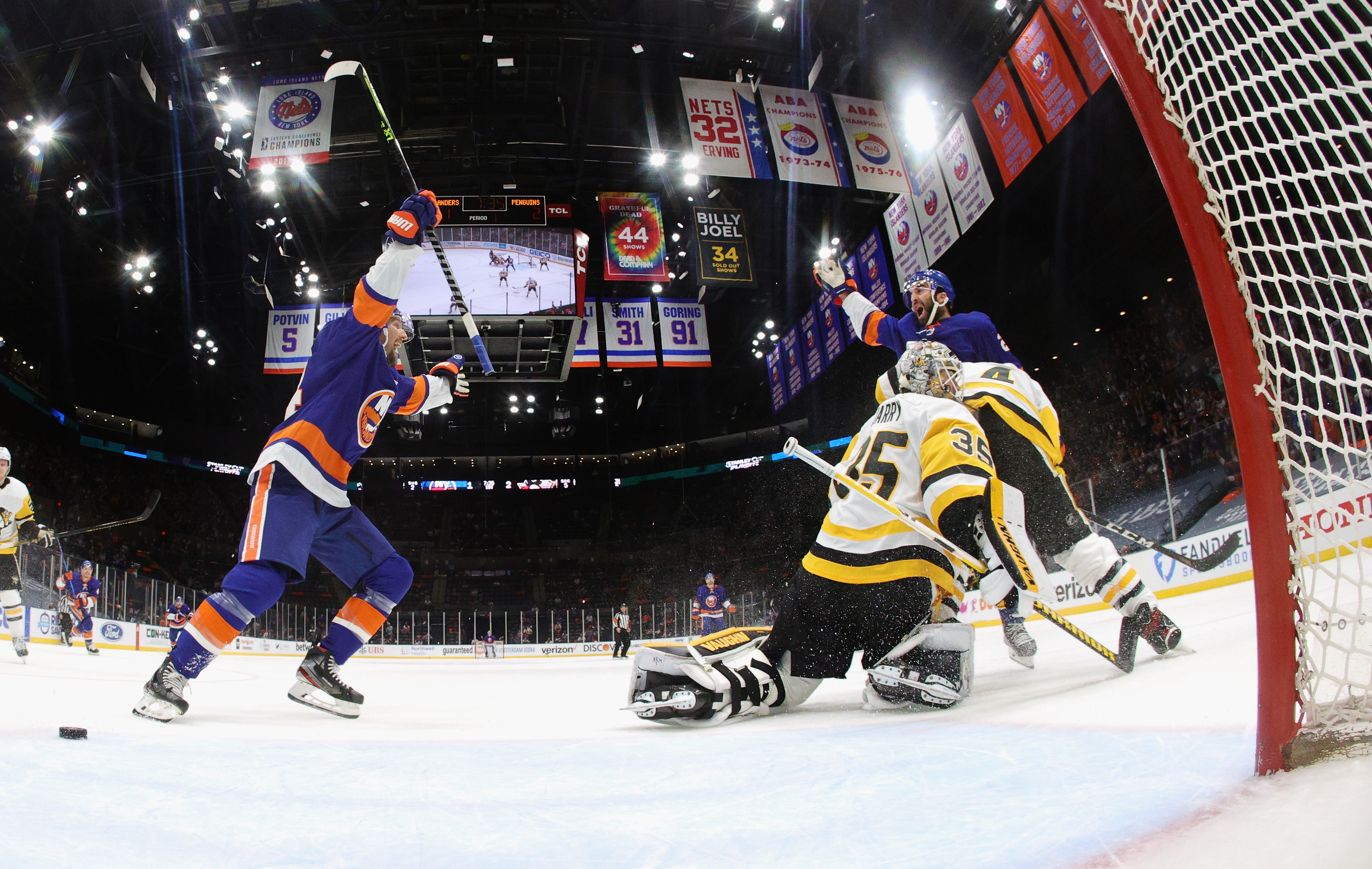 Islanders Put Penguins On Ice Will Play Bruins In Second Round The Boston Globe