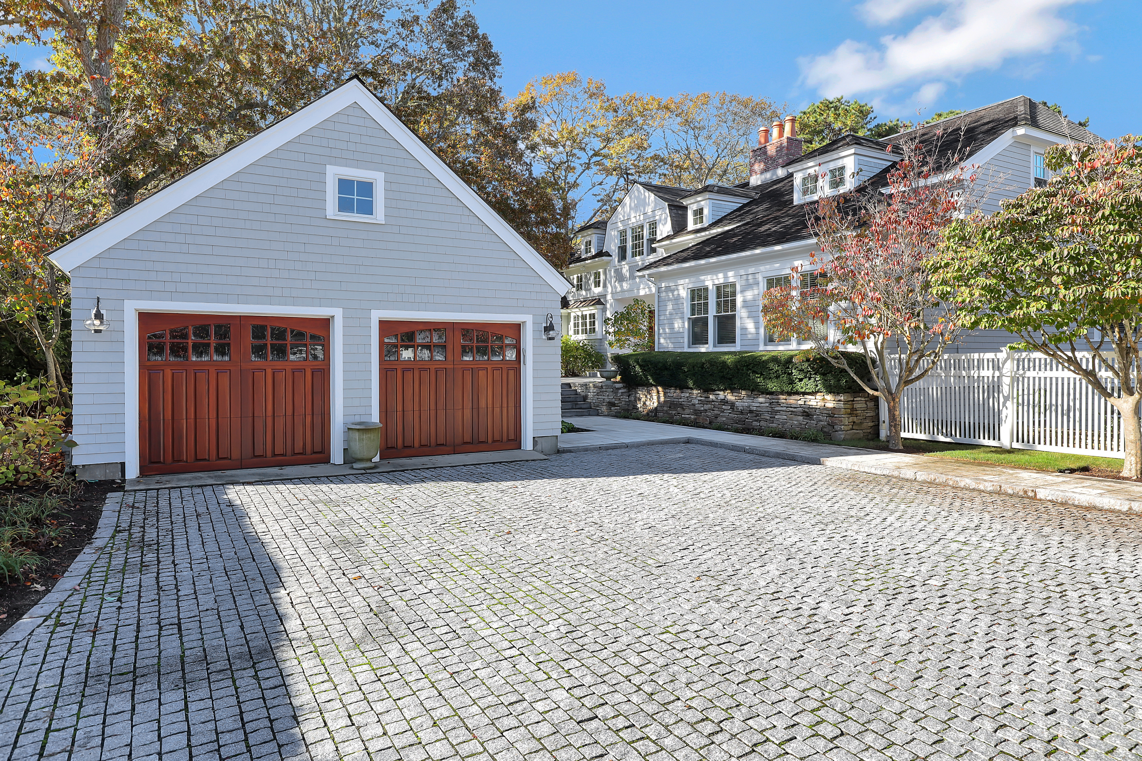 125-greensward-road-mashpee-garage