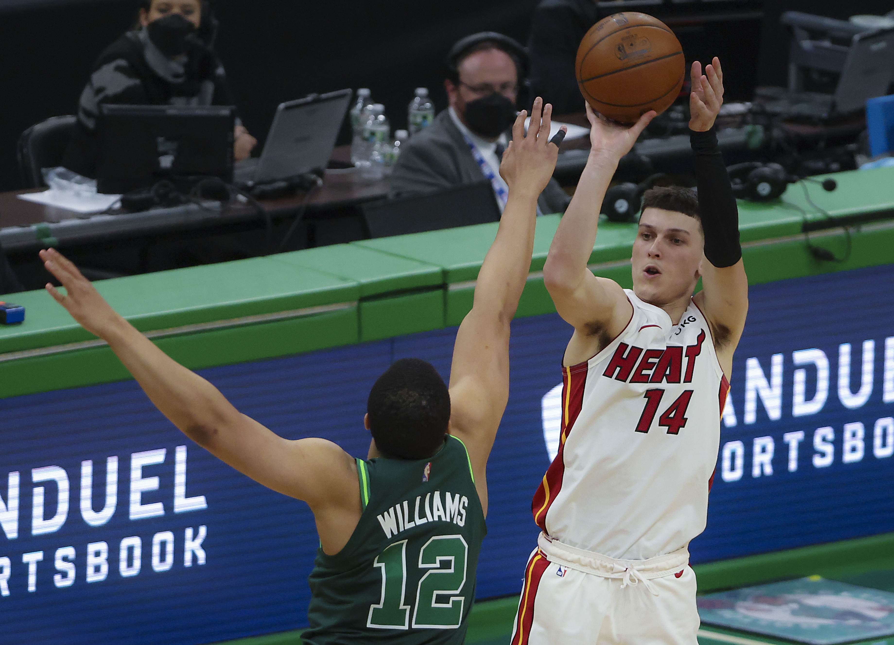 Tyler Herro (24 points) and the Heat's elite 3-point shooters lit up the Celtics for the second straight game.