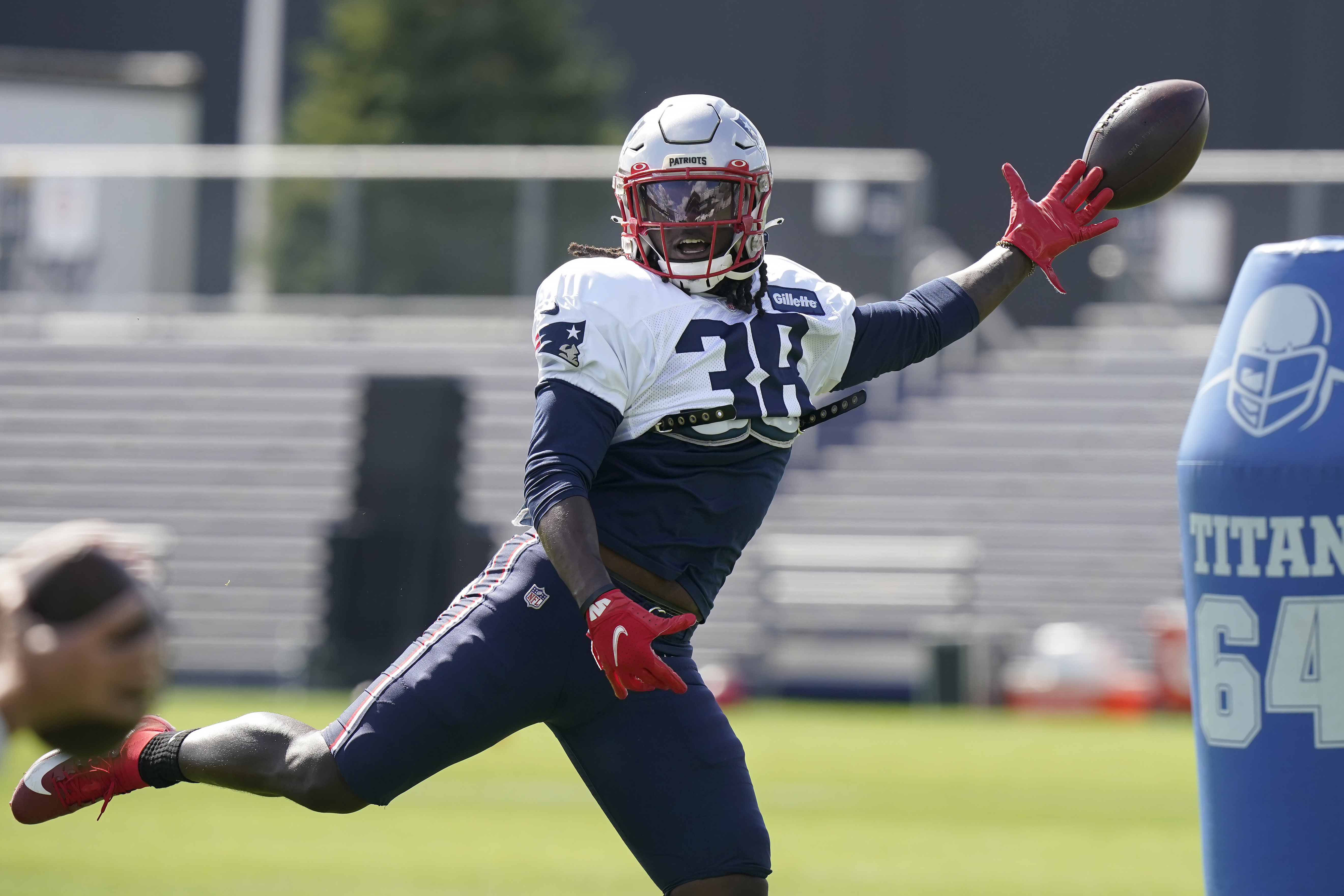 Patriots big fullback Rhamondre Stevenson rumbles 91 yards to seal the  victory - The Boston Globe