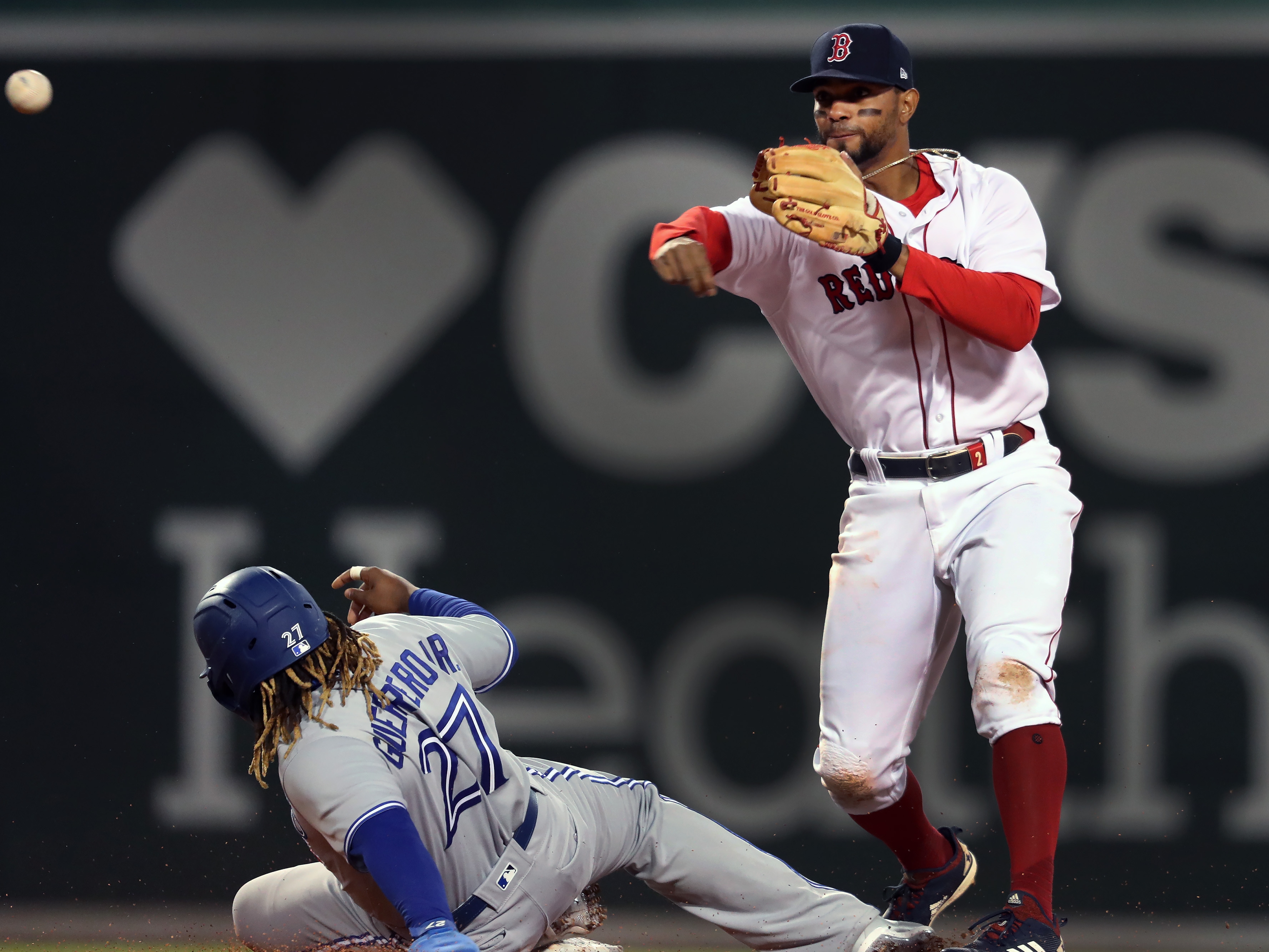 Red Sox shortstop Xander Bogaerts comes up short in Gold Glove