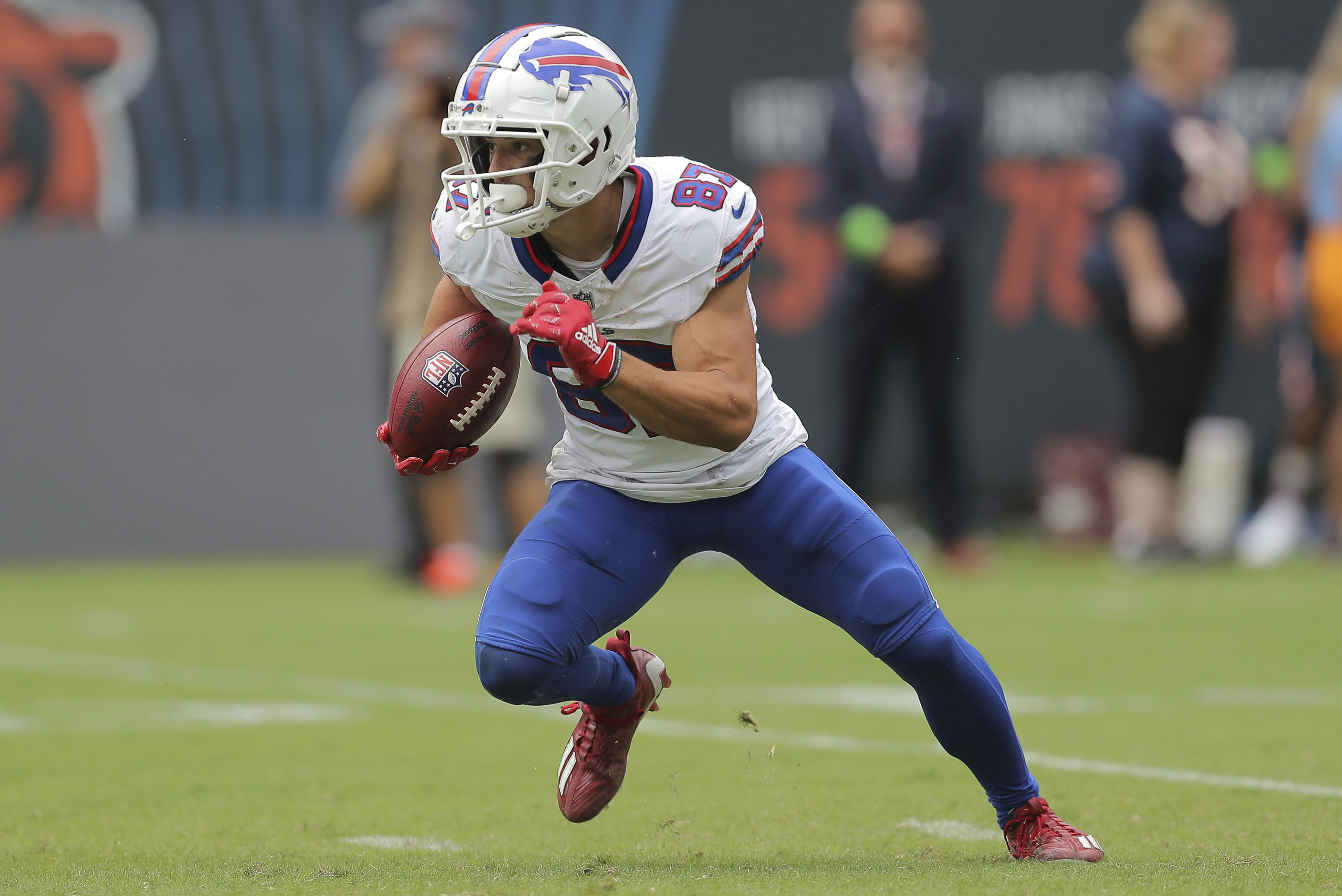 Bills seek to slow Dolphins' speedy offense in early showdown