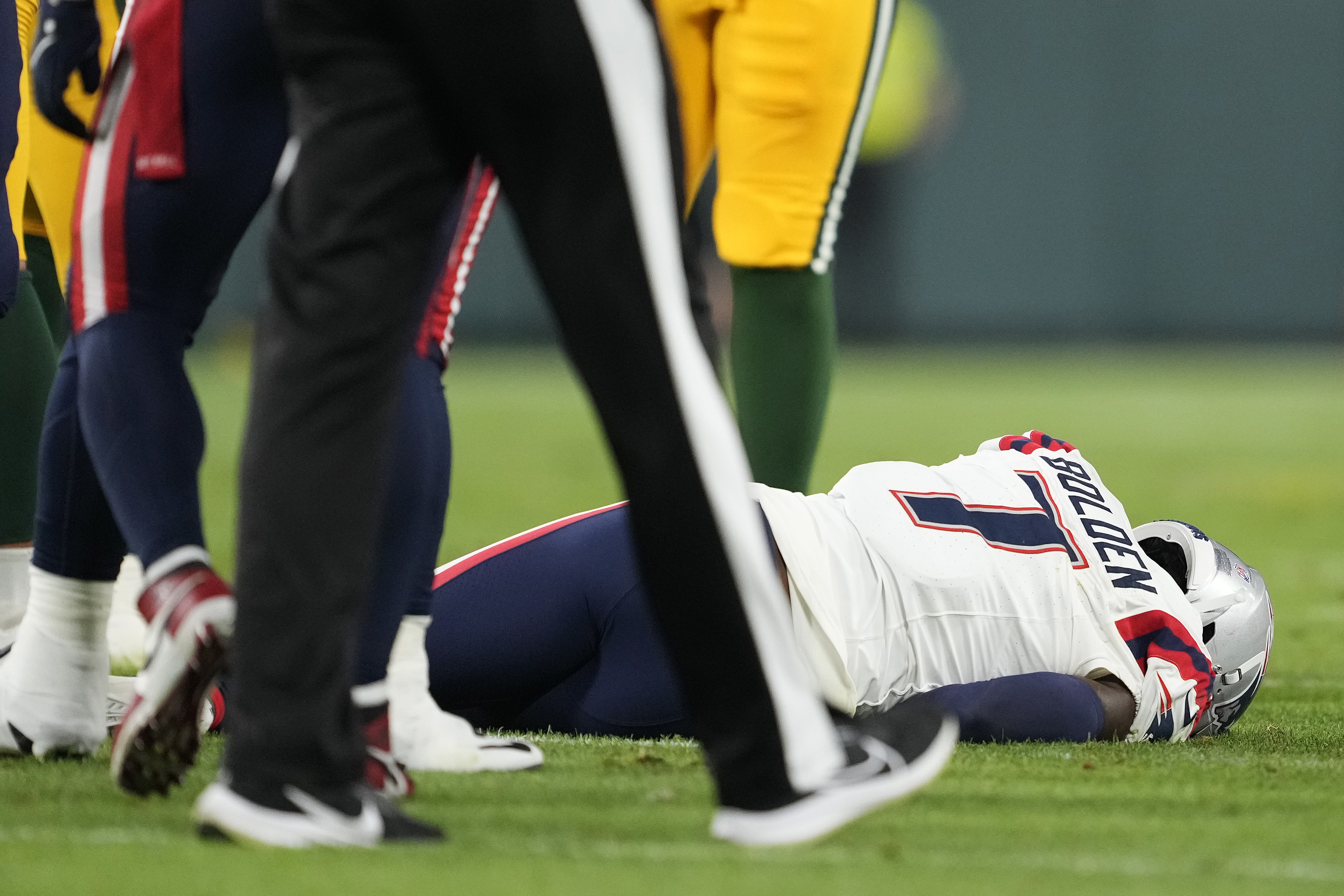 Patriots-Packers preseason game suspended in fourth quarter after Isaiah  Bolden carted off field - CBS Boston