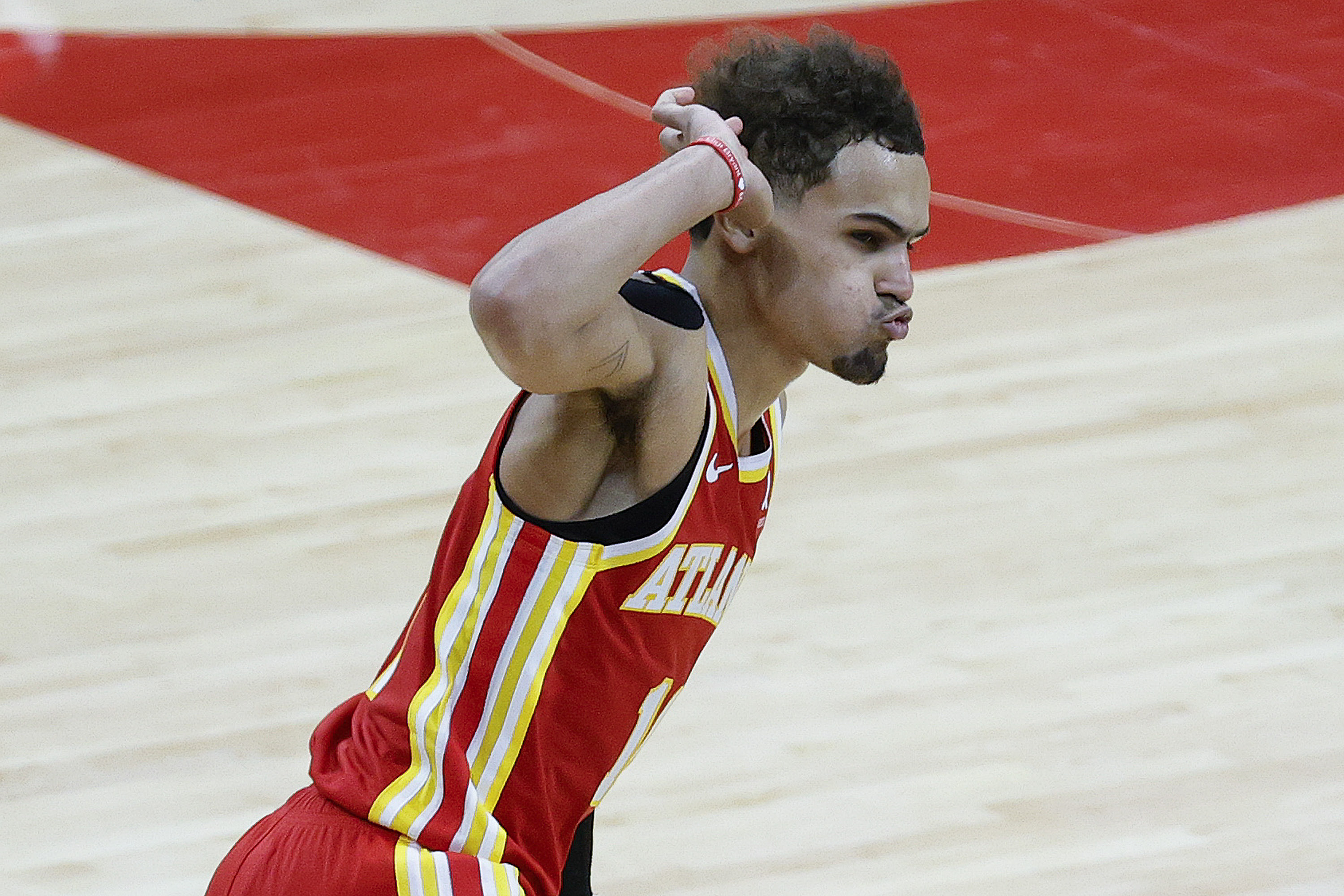 Atlanta Hawks rally from 26 points down to stun 76ers - The Boston Globe