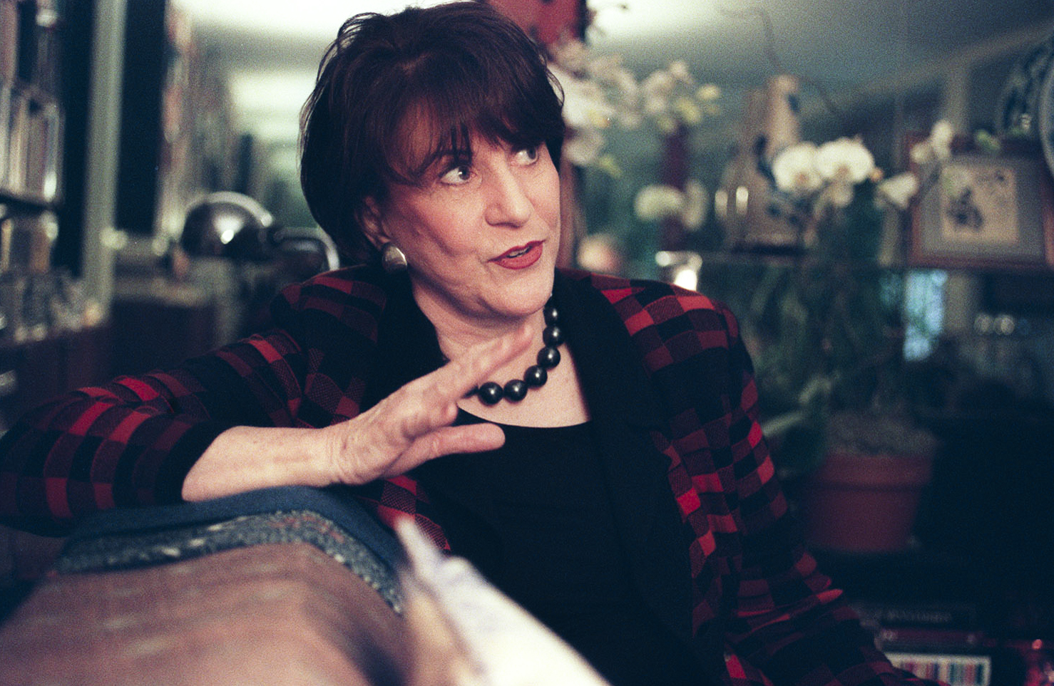 Elsa Klensch sat in her apartment in New York on Feb. 9, 2001. For two decades she produced and hosted the fashion news program “Style With Elsa Klensch” on CNN.