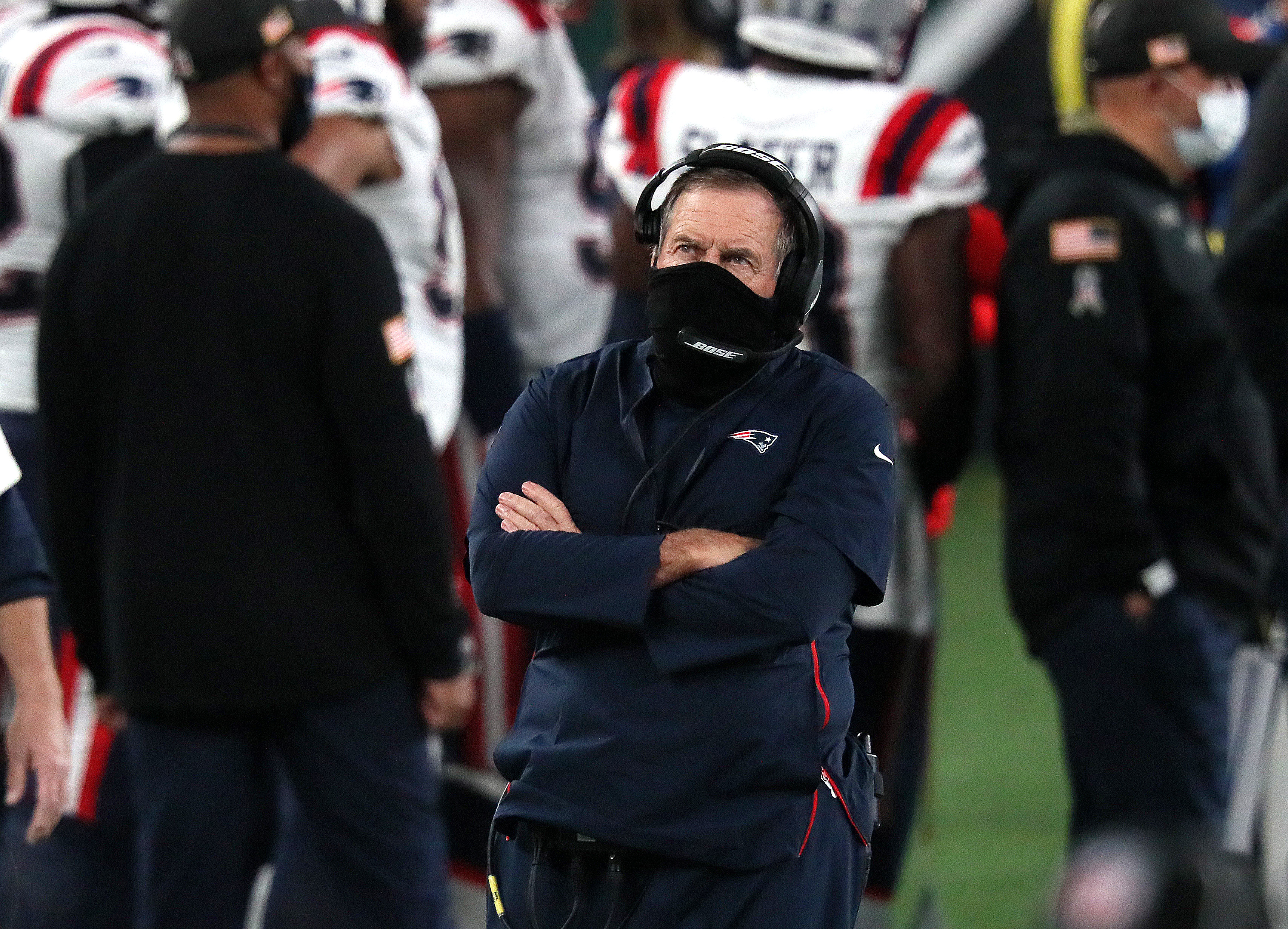 Patriot's Tom Brady mocked for HUGE coat on the sidelines