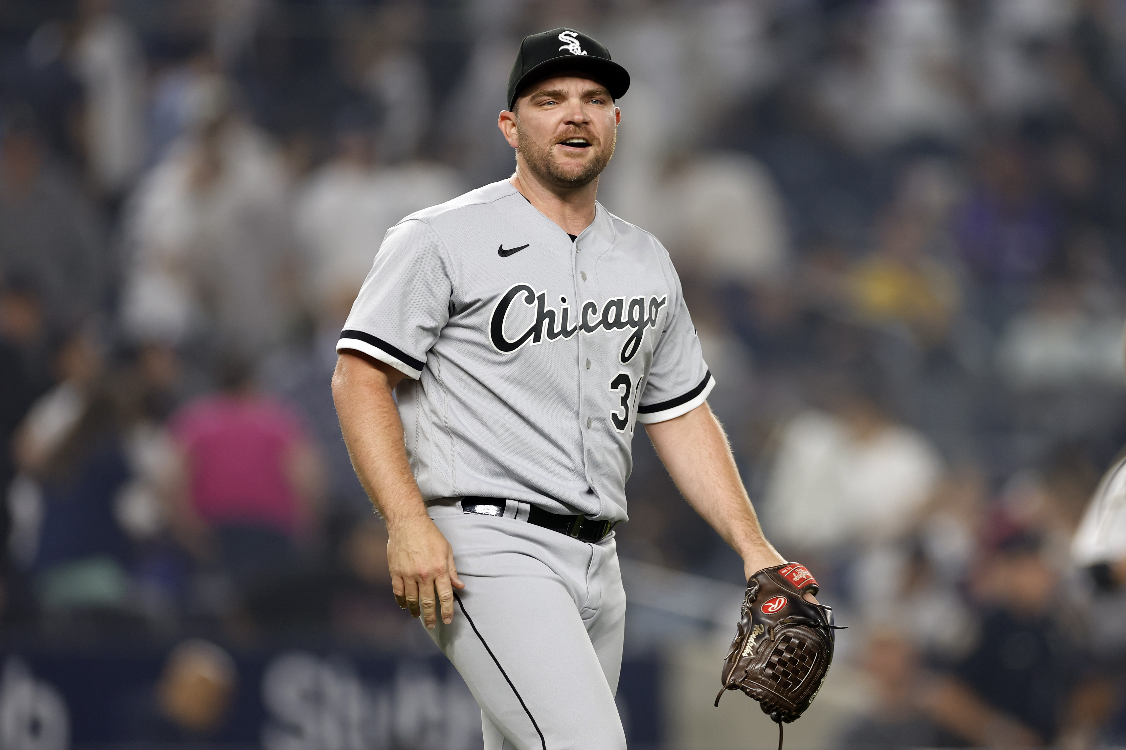 White Sox pitcher and cancer survivor Liam Hendriks wins Tony 