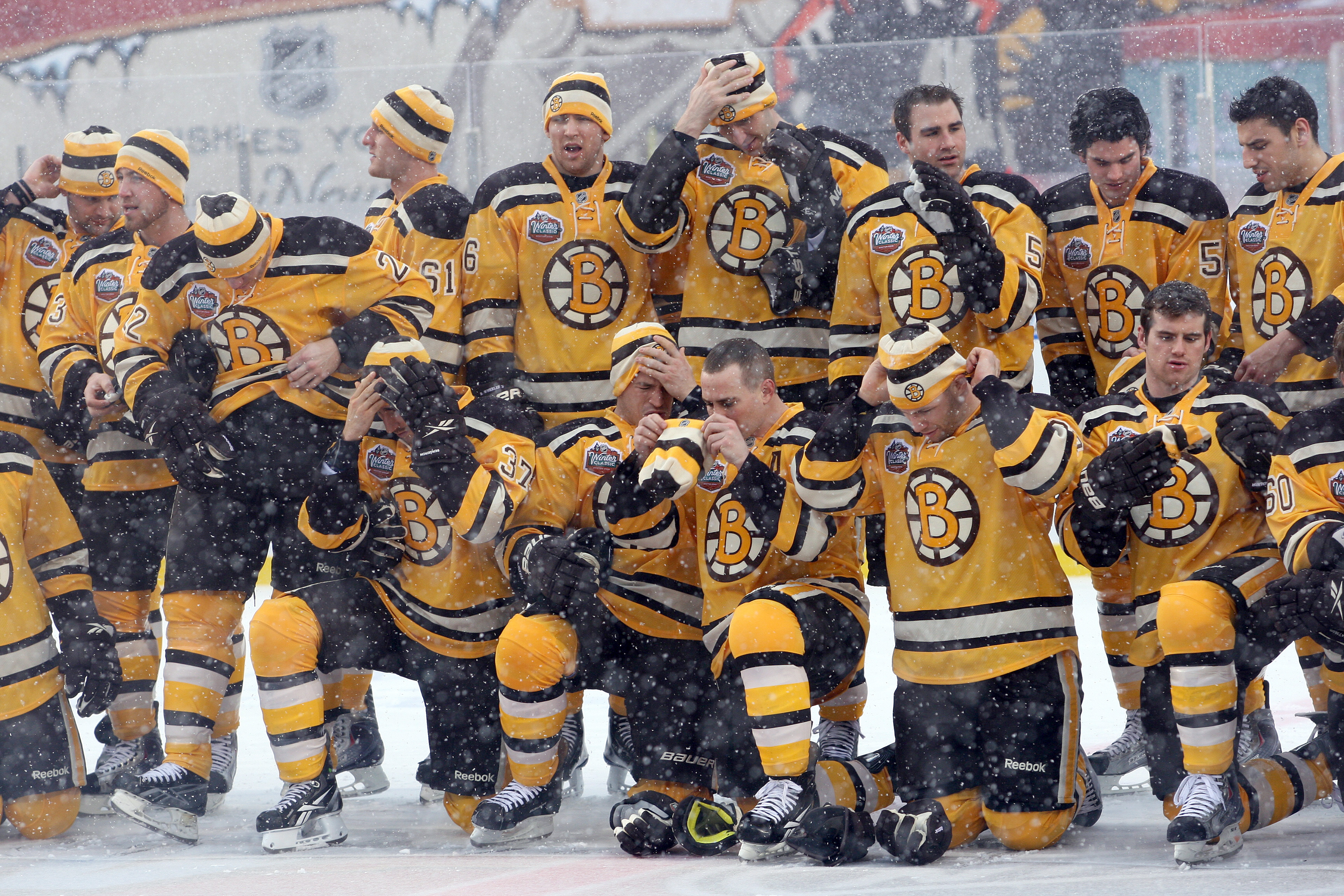 Look: Penguins, Bruins unveil Winter Classic uniforms