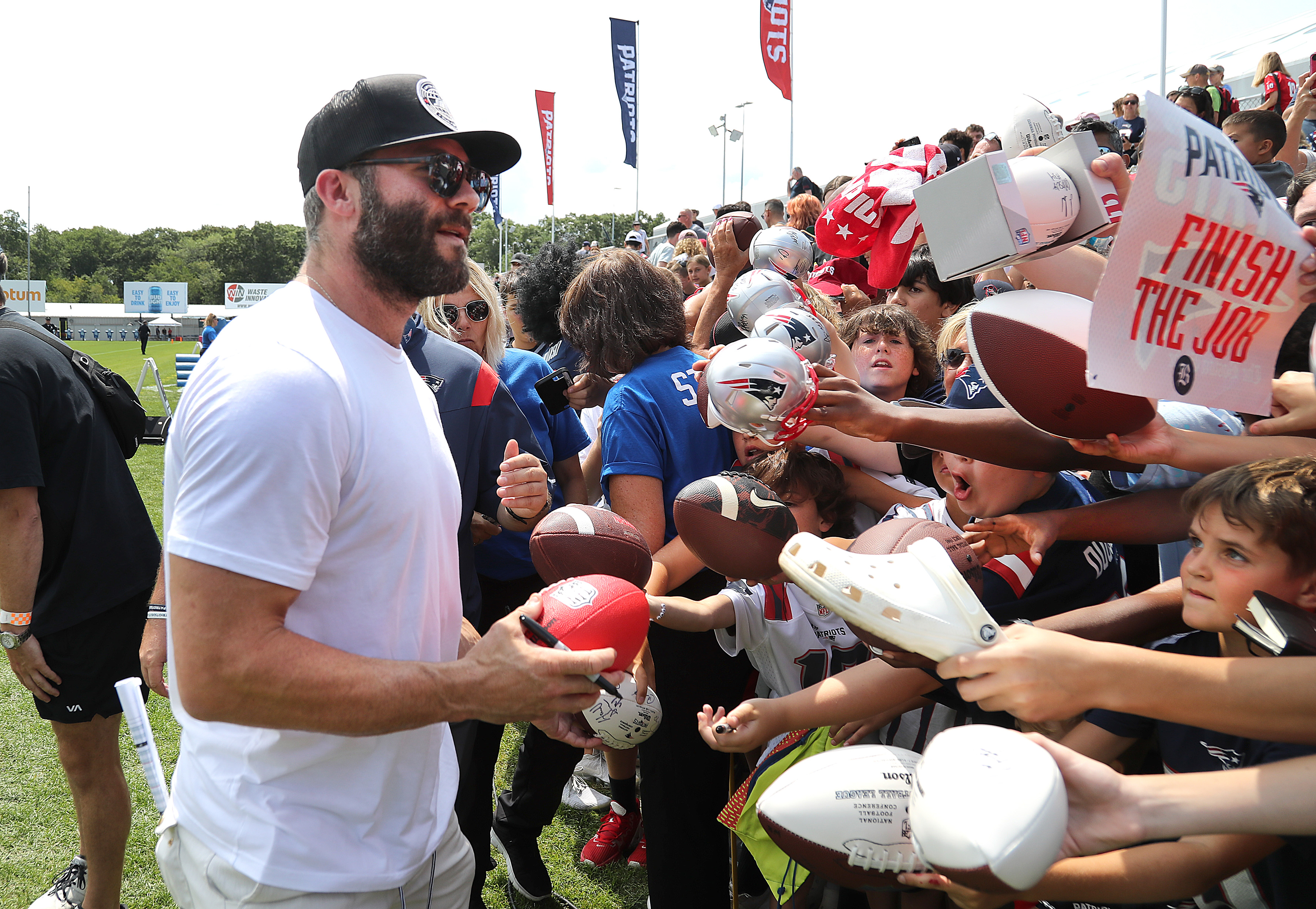 See election-style T-shirt Edelman is selling to keep Brady a Patriot