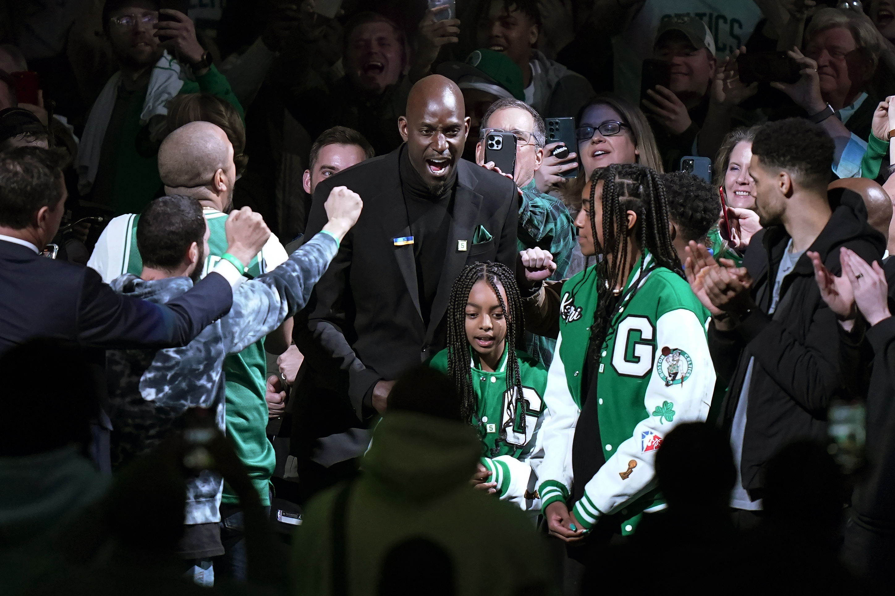 Kevin Garnett gets emotional ahead of Celtics jersey retirement ceremony