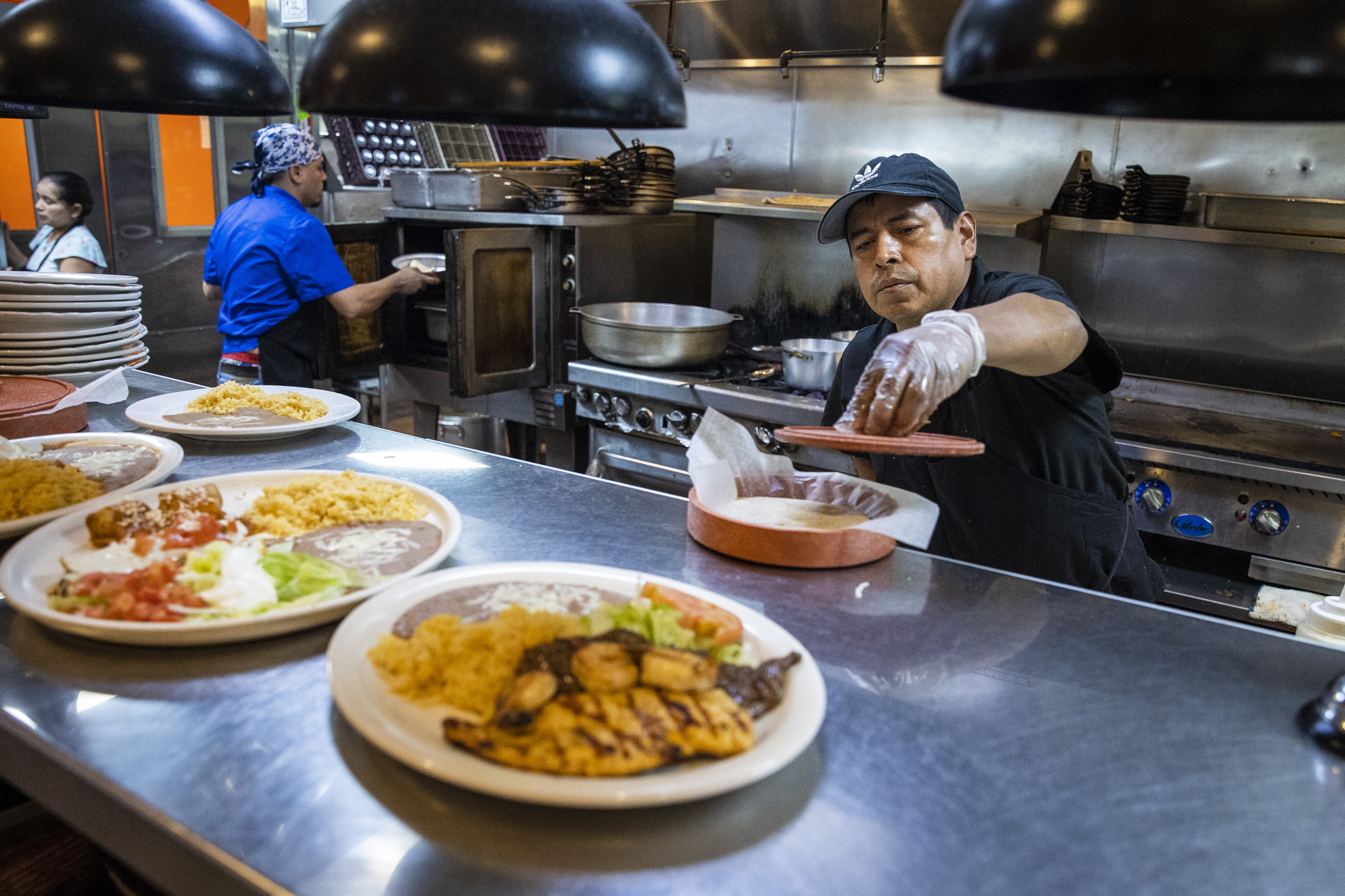 As Red Sox struggle, restaurants thrive - The Boston Globe